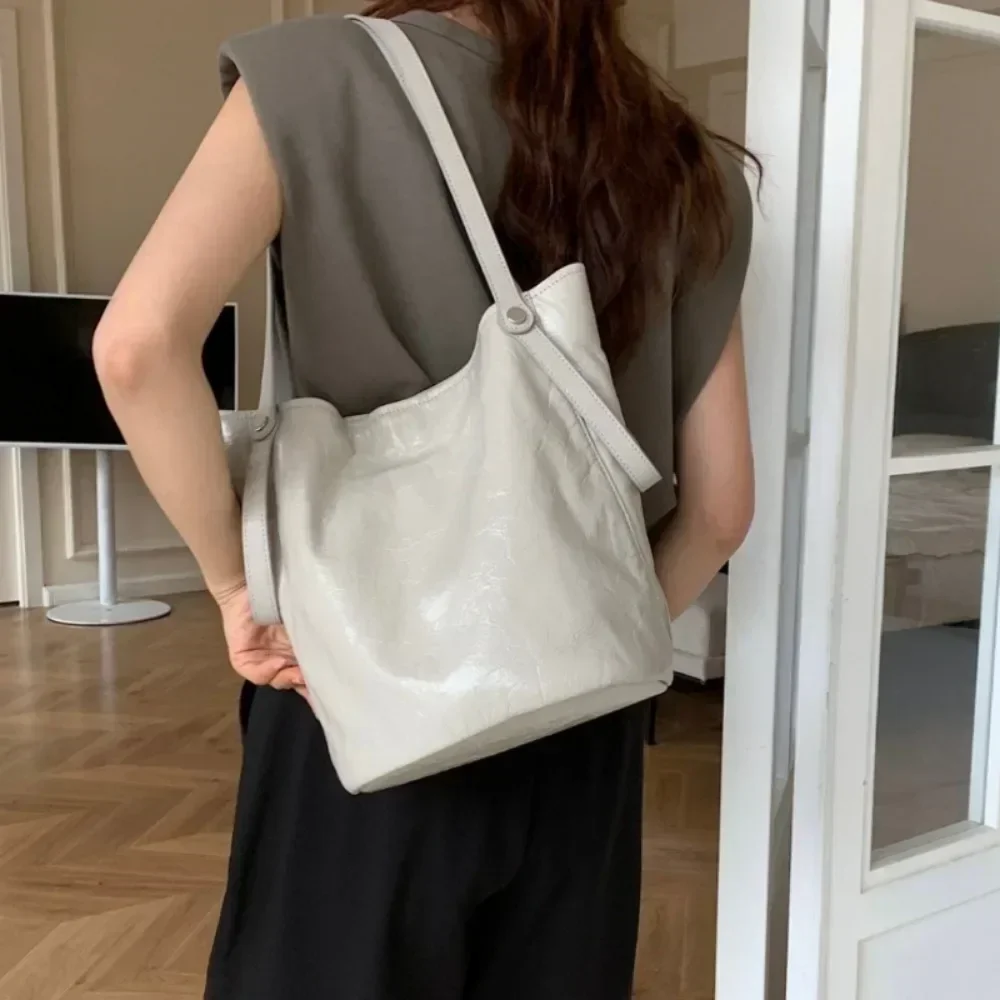 Elegant Large Capacity All-match Cowhide Messenger Senior Minority Simple Shop Bucket Women Totes Commuter New Moda Underarm Bag