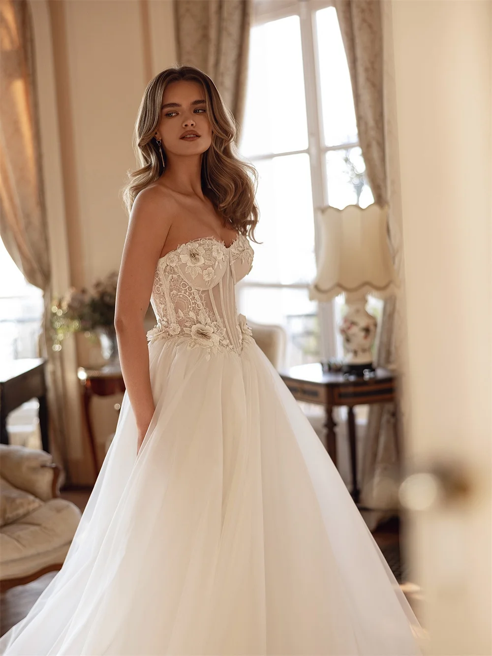 Tokyo Customized White Sweetheart Neck Wedding Dress Zip Back Sleeveless Court Train Bridal Gowns Tulle A-Line Wedding Gowns