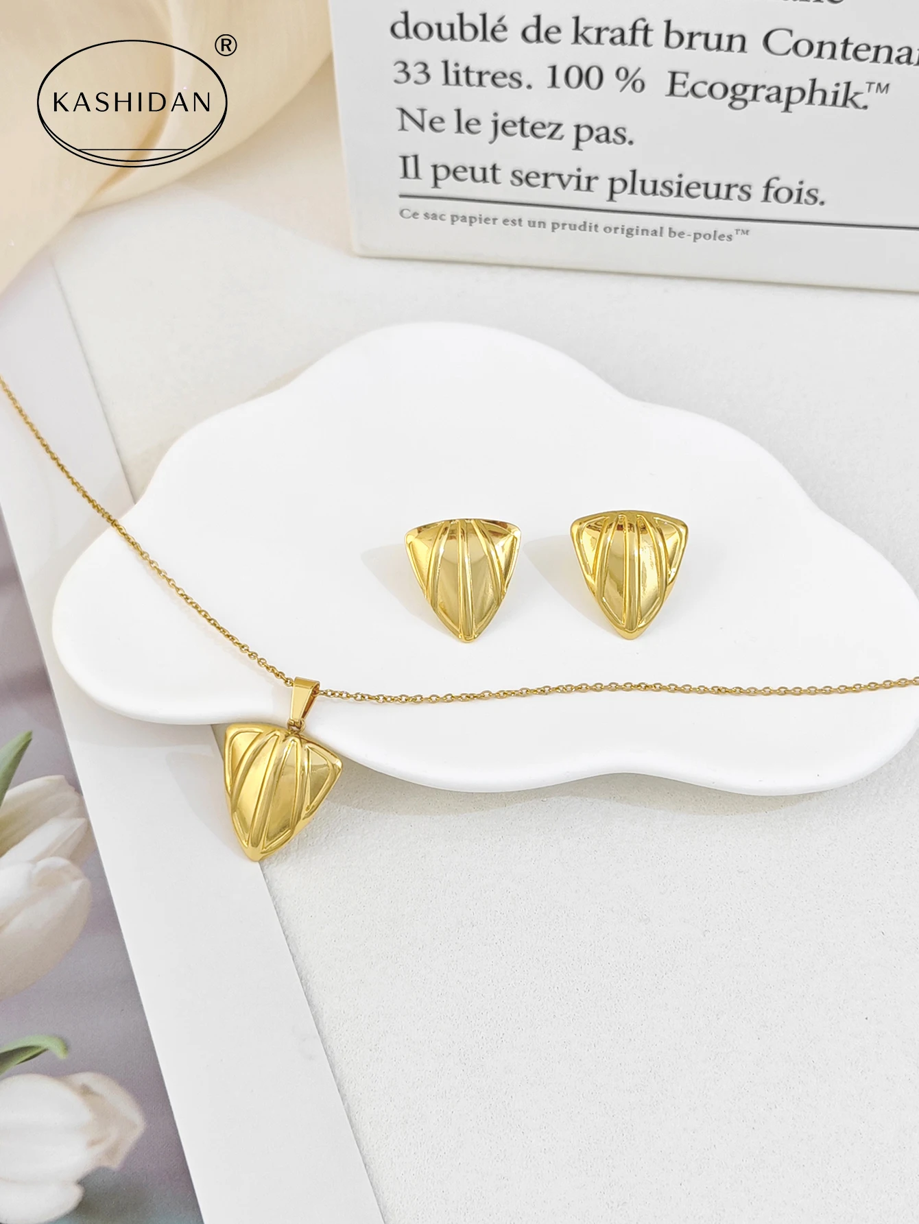 French Vintage Gold Color Metal Jewelry Set Trendy Sleek Fluted Inverted Triangle Pendant Necklace Set