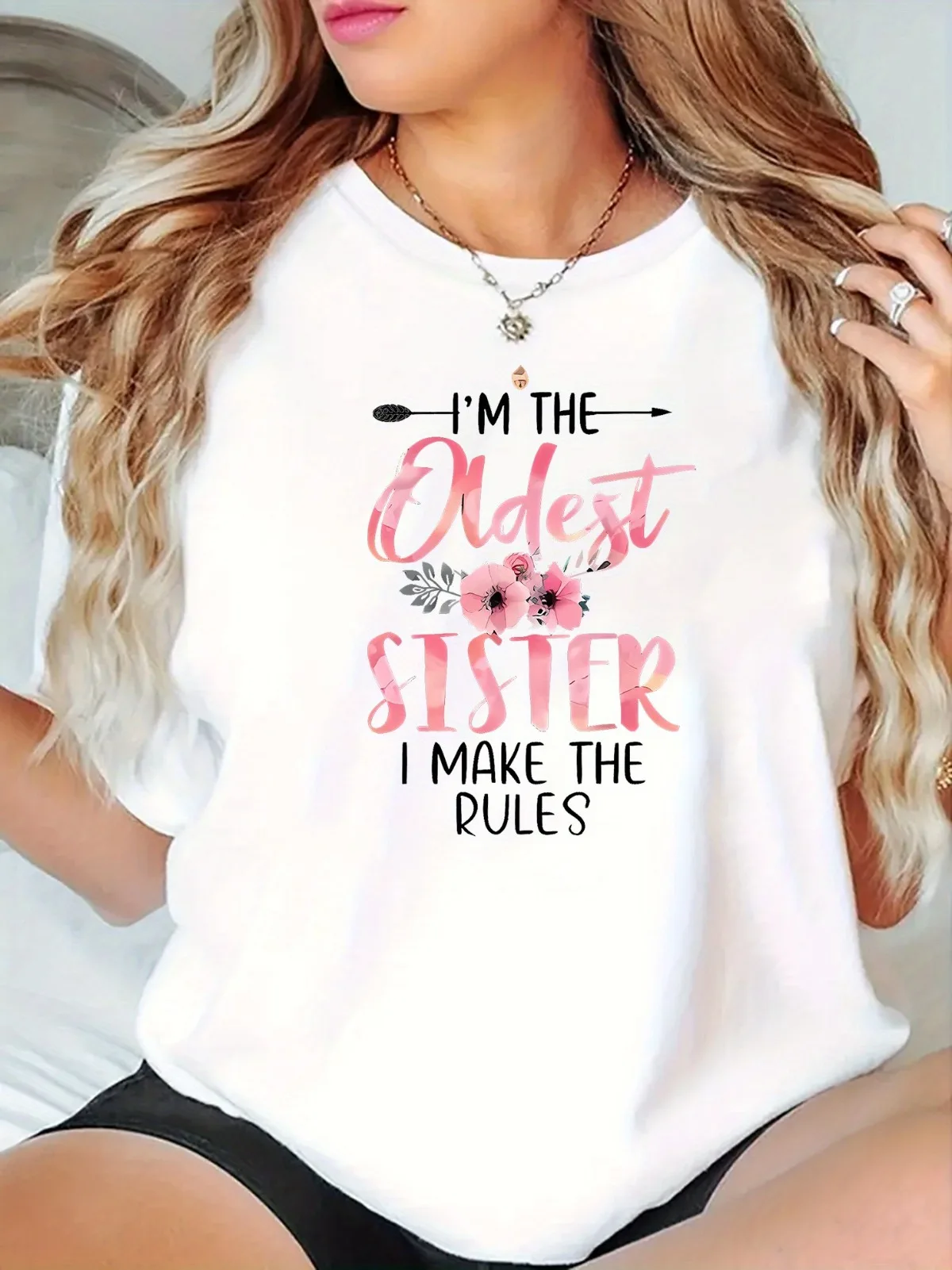 여성용 티셔츠 캐주얼 라운드 넥 반팔 꽃 패턴과 문자 디자인이 인쇄된 편안한 여름 탑