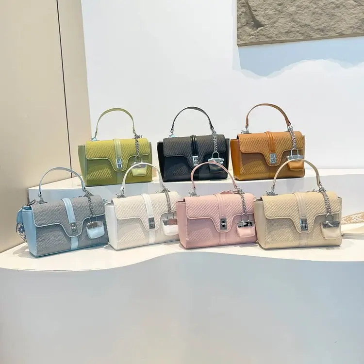 

​​Spliced Wide Strap Square Bag Women Two-Tone Chain Shoulder Purse Geometric Design Lunch Date Ready Luxe​​