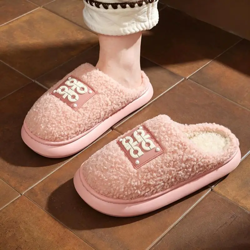 Comfortable Short Plush Bedroom Slippers Women Soft Sole Platform Winter House Slippers 2026 Lightweight Warm Home Slides Women