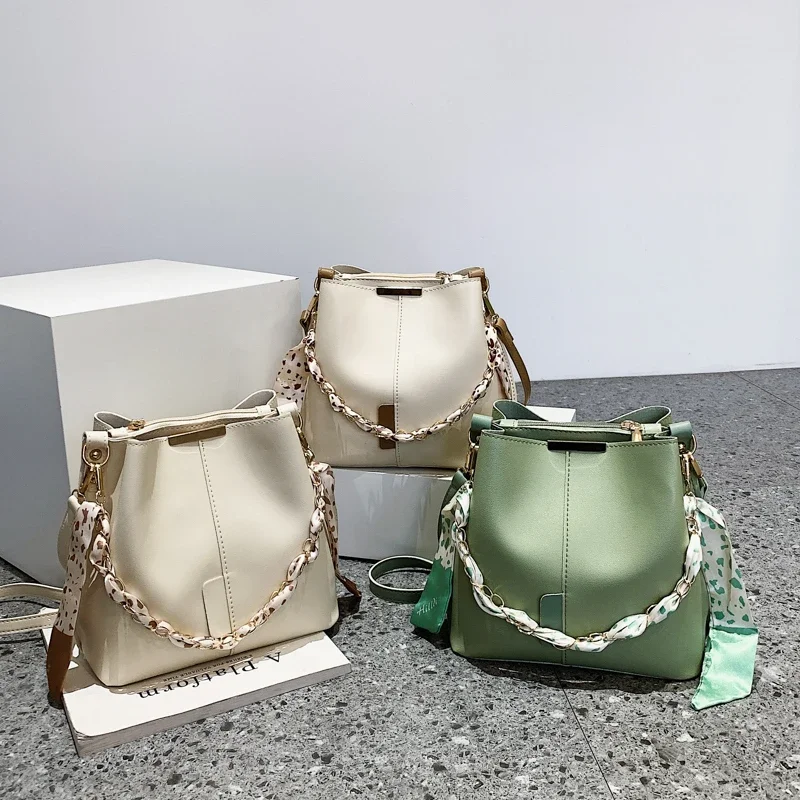 PU Hasp Crossbody Bags Ladies Bags on Sale 2023 High Quality Versatile Solid Bucket Sewing Thread Button Bolso Bandolera