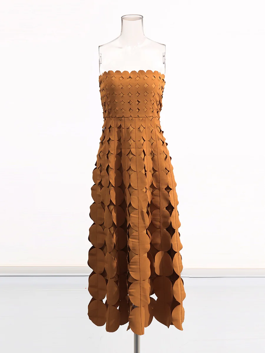 เดรสยาวเอวสูงปี 2025 เดรสปาร์ตี้มิดิเซ็กซี่แบบไม่มีสายหนังสีน้ำตาลขาว