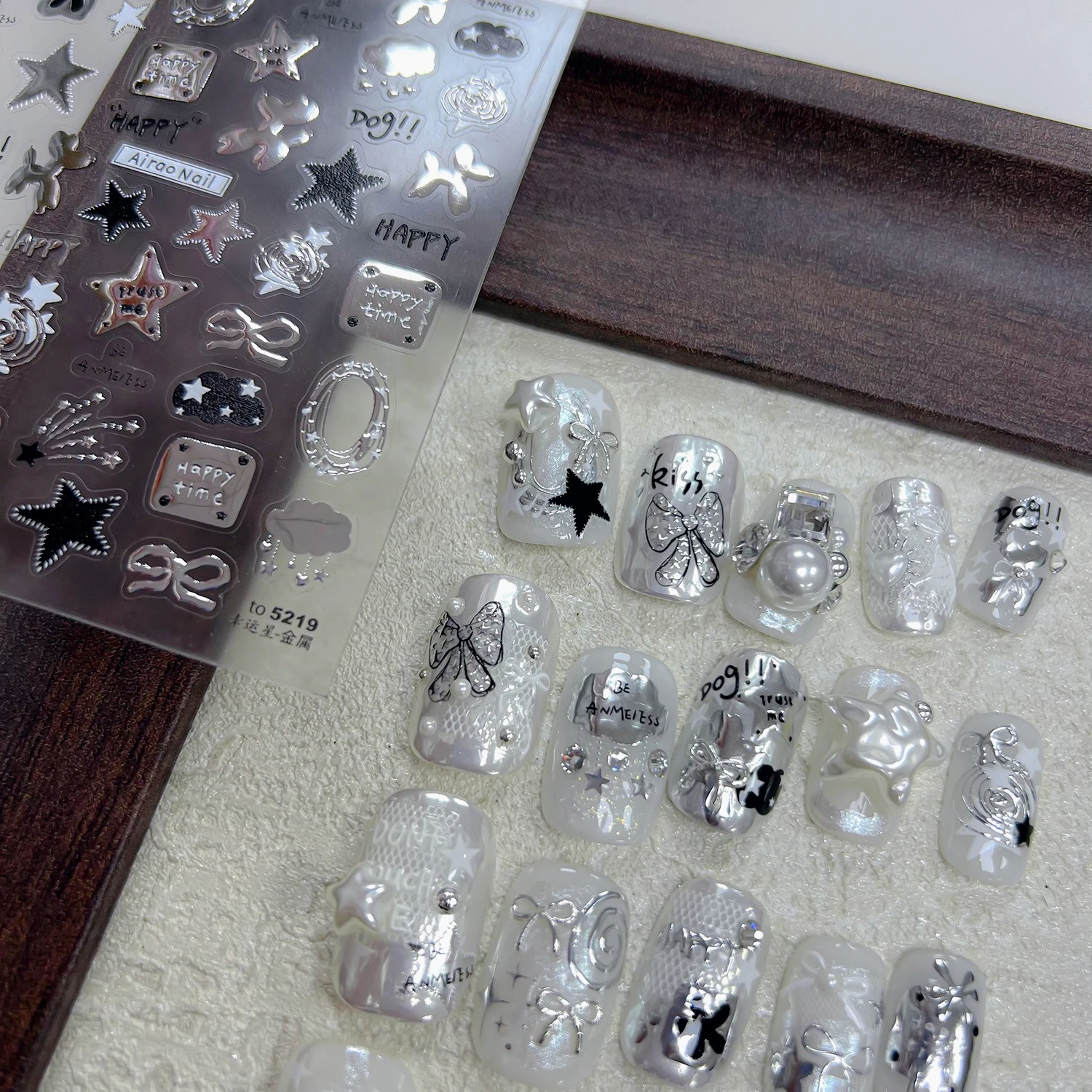 الفضة الحمم Bowknot مظلة كلب الحلقة السنوية معدل انفجار النجمي الرسم البياني القمر ستار خط زهرة التفاح الشرير شيك مسمار الفن ملصقات الشارات