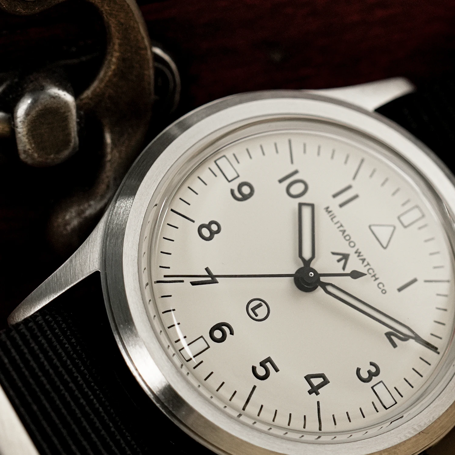 Militado Ml14 الأبيض الهاتفي ساعات كوارتز رجل VH31 حركة الاجتياح طبعة محدودة K1 100 متر مقاوم للماء مضيئة 36 مللي متر ساعة عتيقة