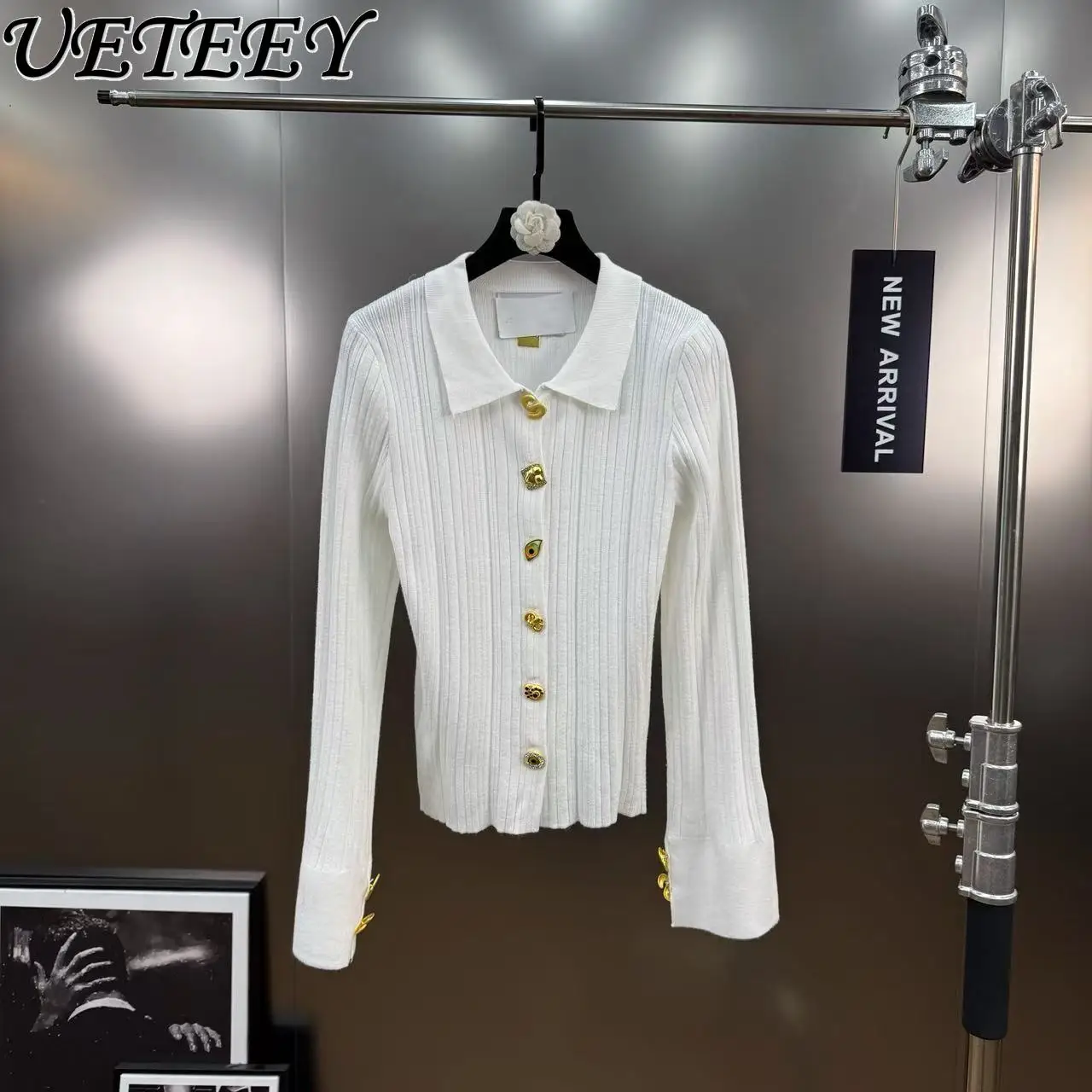 2025 Otoño Invierno nuevo suéter de manga larga con cuello vuelto Top con botones de Metal pesado estilo francés elegante cárdigan de punto negro