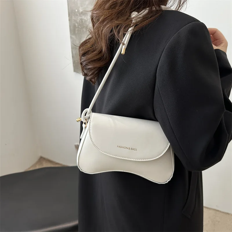 2025 Women's Crossbody Bag New Solid Color Fashionable Flipped Bag Retro Casual Simple Crossbody Bag