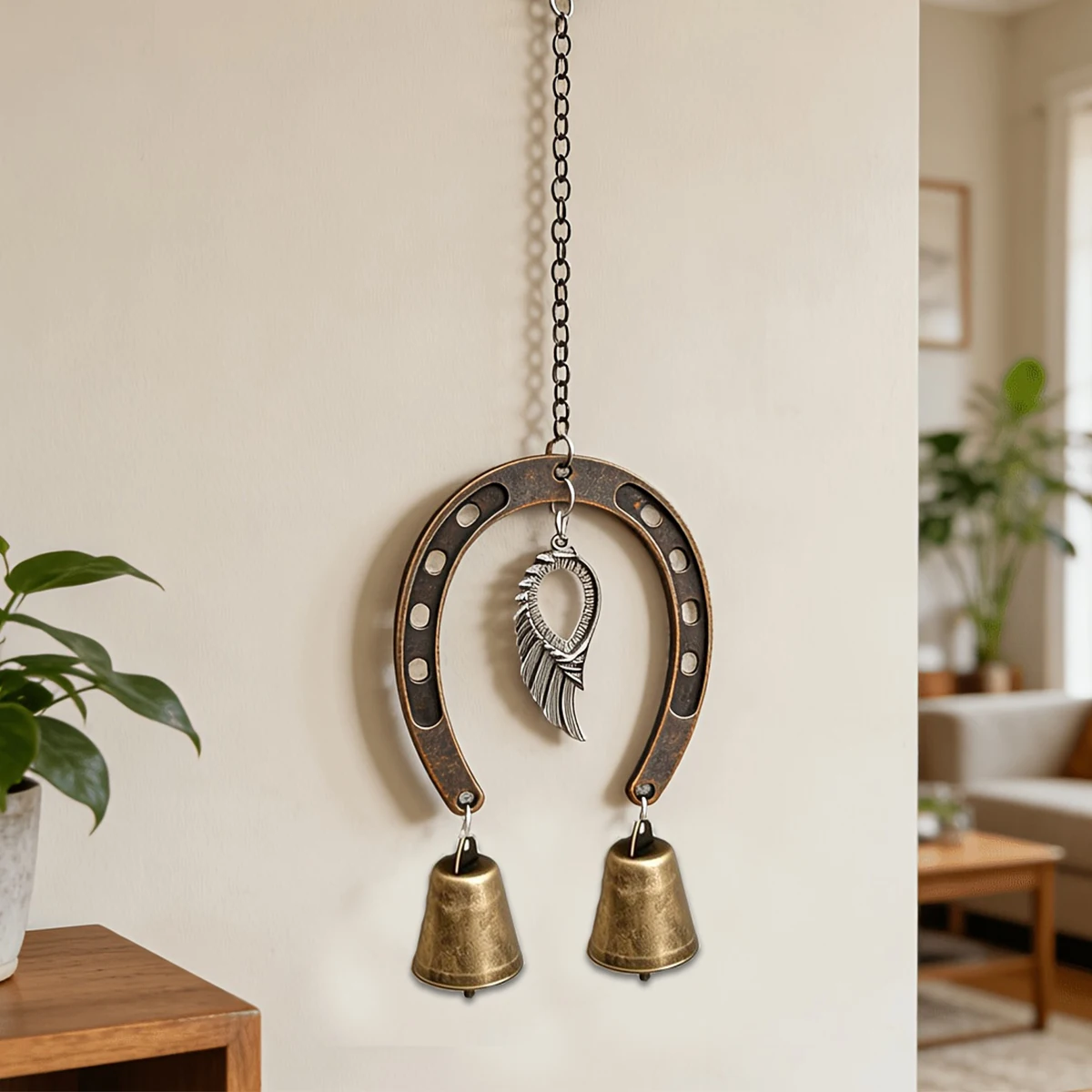 Campana de metal, campana de buena suerte con forma de herradura, campana de viento vintage que combina elementos de herradura, alas y campana, decoración para el hogar, adorno colgante para habitación y jardín, adecuado para el día de San Valentín, Acción de Gracias, el día de la madre y otras festividades y regalos conmemorativos.