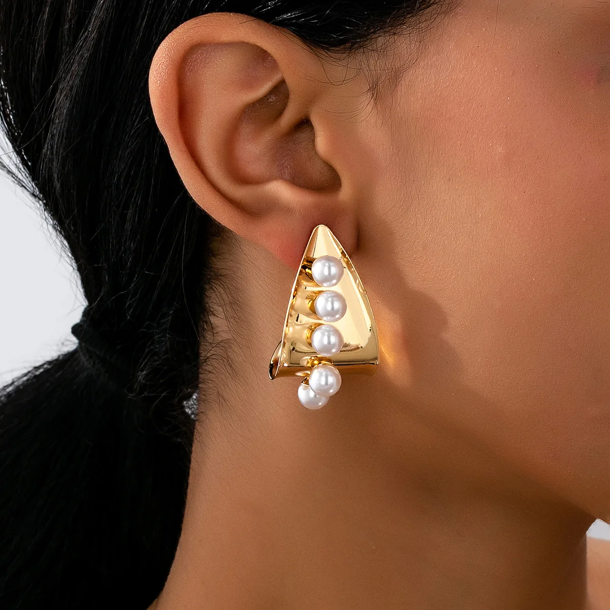 Elegant Imitation Pearl Earrings Women's Personality Banquet Party Temperament Versatile Senior Affordable Luxury Gift 5E185