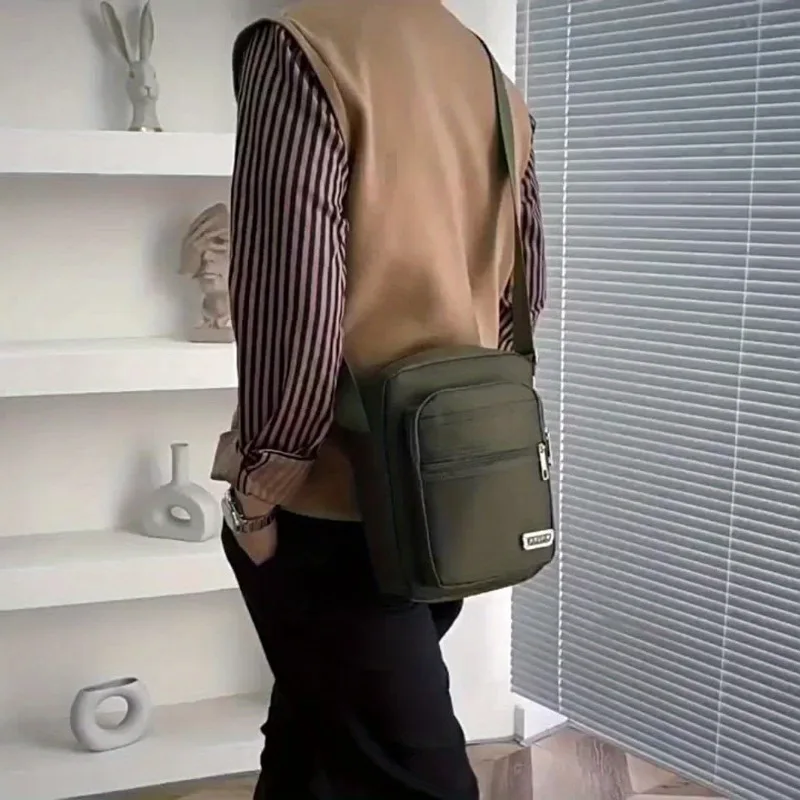 

Korean-Style Casual Large-Capacity Multi-Layer Shoulder Crossbody Bag for Men and Women, Suitable for Business Use