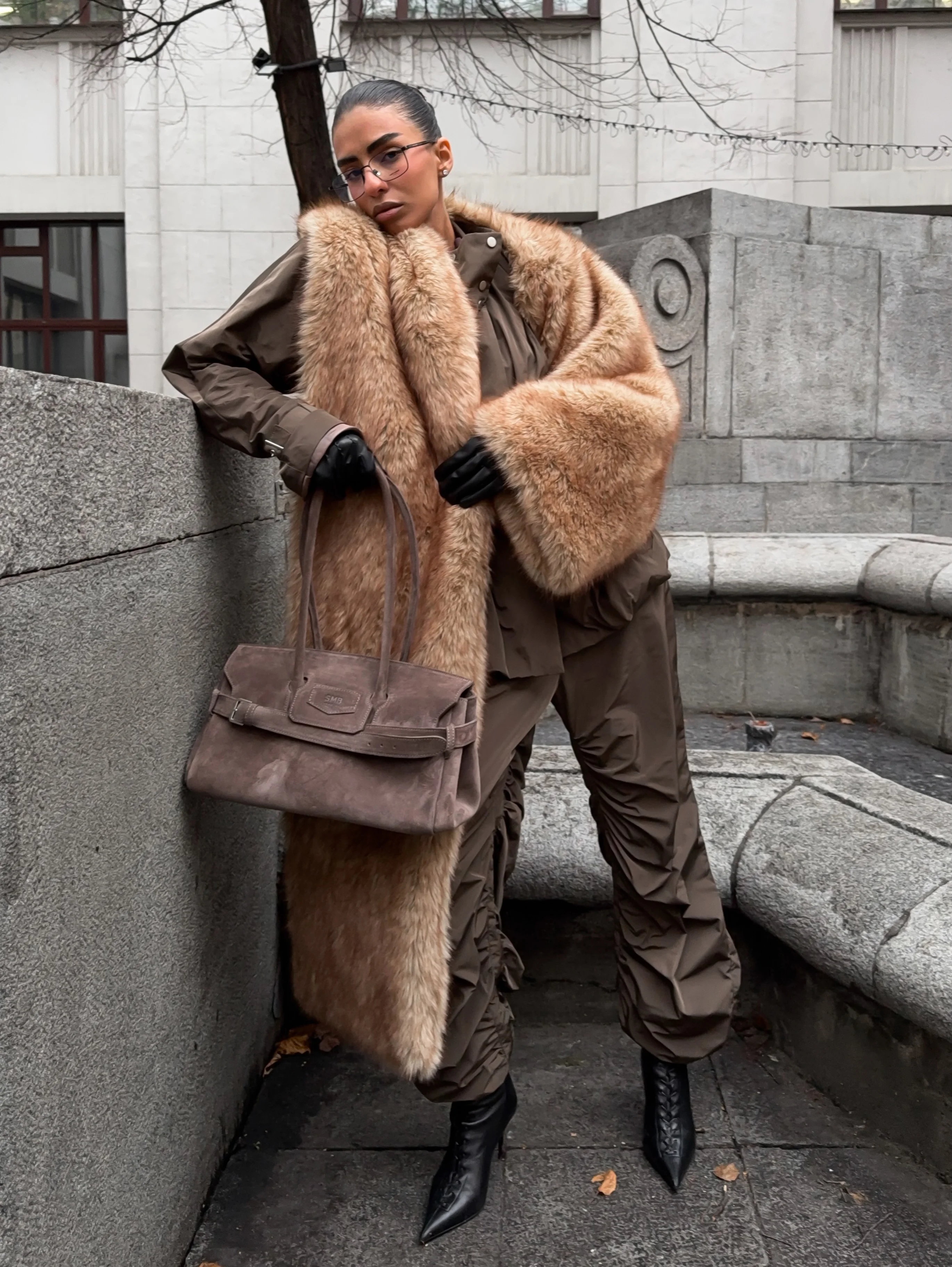 LaurWomen Long Faux Fur Vest, Sleeveless Fluffy Fur Gilet, Open Front Warm Waistcoat, Street‑style Winter Outerwear for Layering