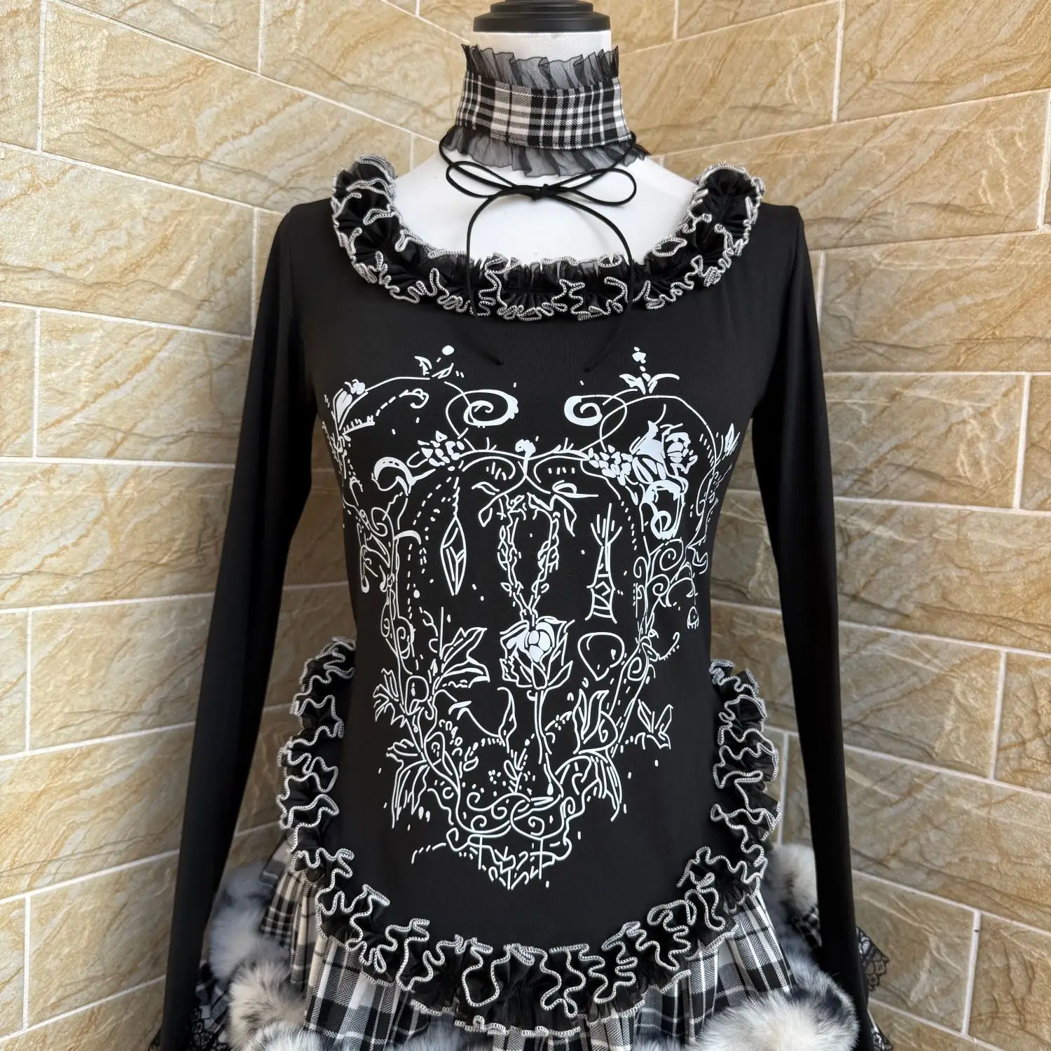 

Ruibbit Sexy Gothic Punk Top Tight Printed T-shirt Female Full Sleeved and Checkered Collar Bow Tie Strap Tops