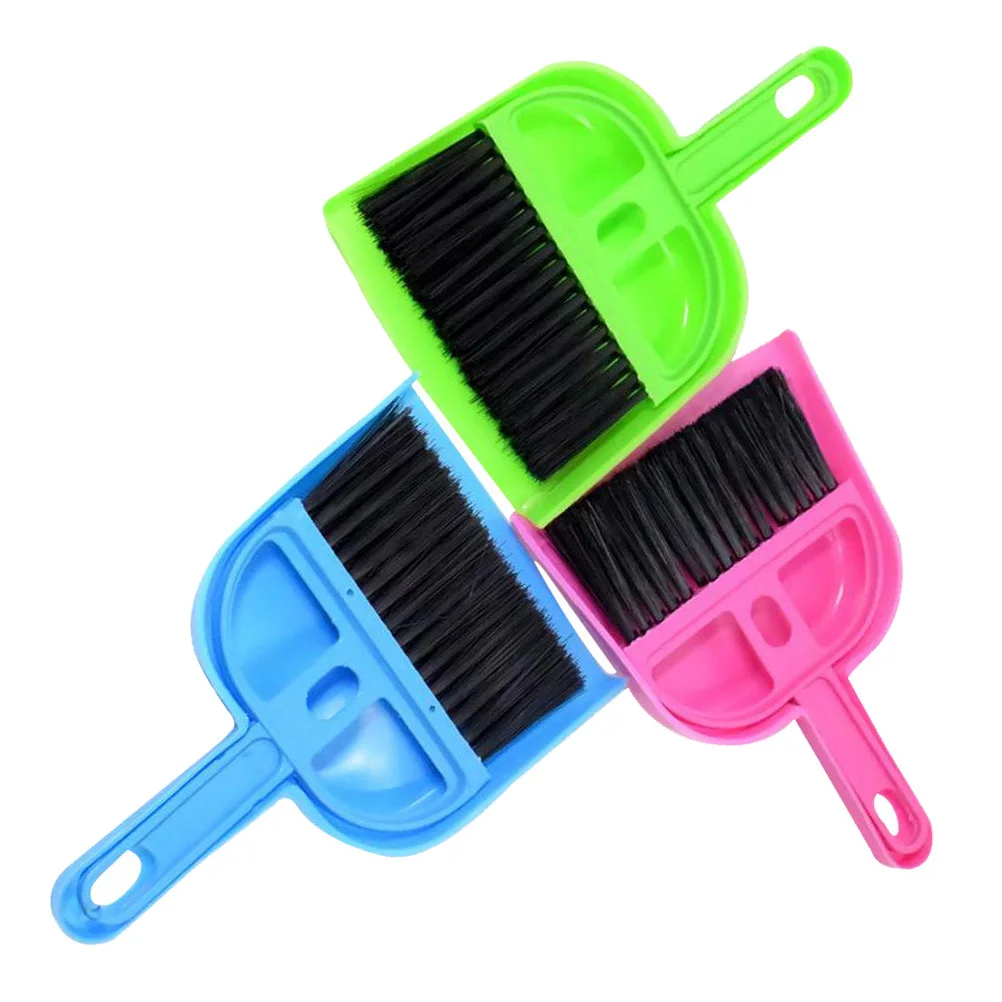 

Mini Dustpan and Brush Set for Small Cages Guinea Pigs Rabbits Hamsters Hedgehogs Chinchillas Reptiles Random Color Cage Cleaner