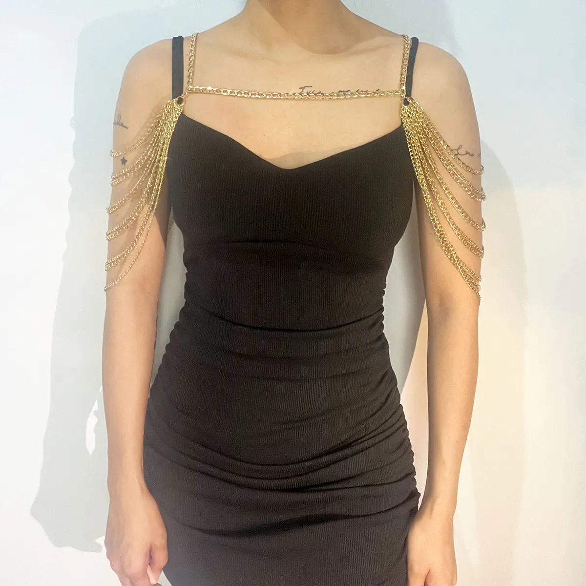 حمالات صدر معدنية بسلسلة كتف من الألومنيوم للنساء ، مجوهرات جسم مثيرة ، إكسسوارات فستان على الموضة ، هدية احتفالية