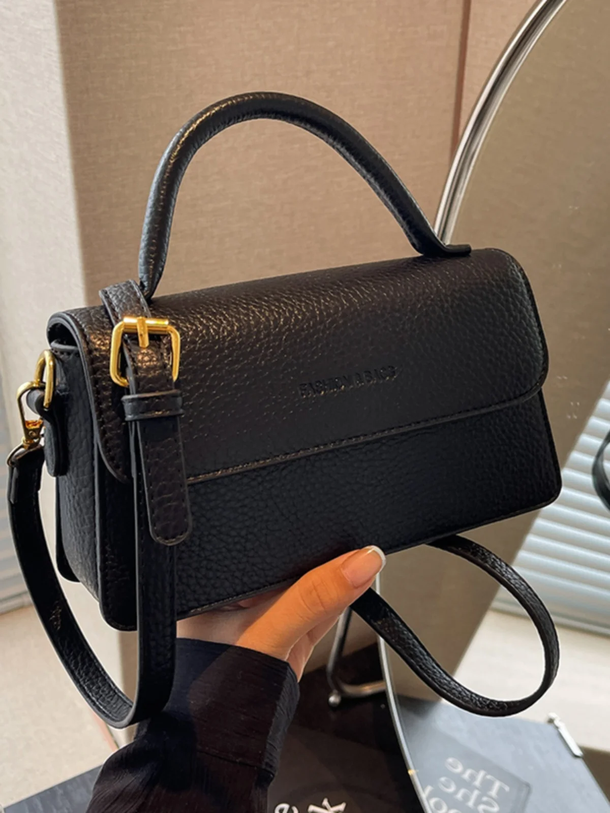 

Faionable Women's Handbag 2025 New Sle Outdoors Retro Handheld Bag ular Single oulder Slant Cross Small Square Bag