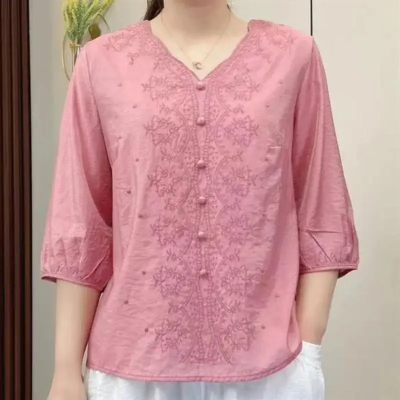 

High-end Summer Women's Vintage Embroidered Cotton Linen Mid-sleeve Fashion Casual Plus Size Loose Top Middle-aged La