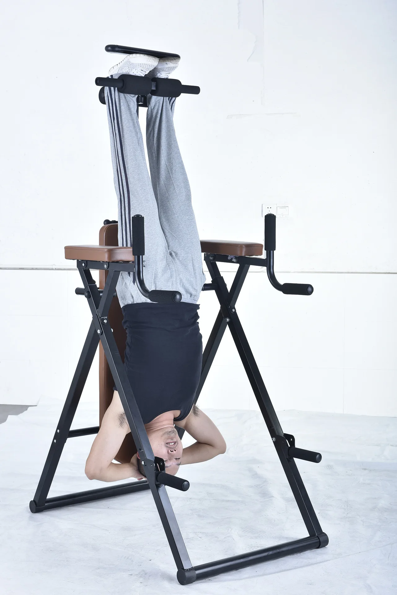 Picture 5: Multi Functional Inversion Table Handstand Machine Folding Inverted Machine Newly