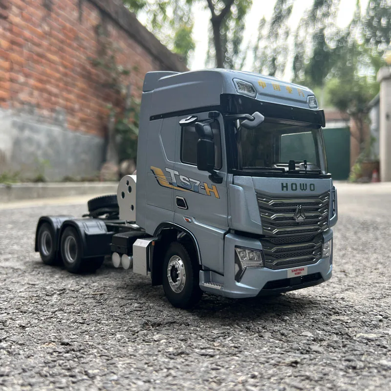 

1:24 Original Model,SINOTRUK Howo TS-7 TS7 LNG Power Semi Trailer Truck,Diecast Model for Display,Gift and Collections