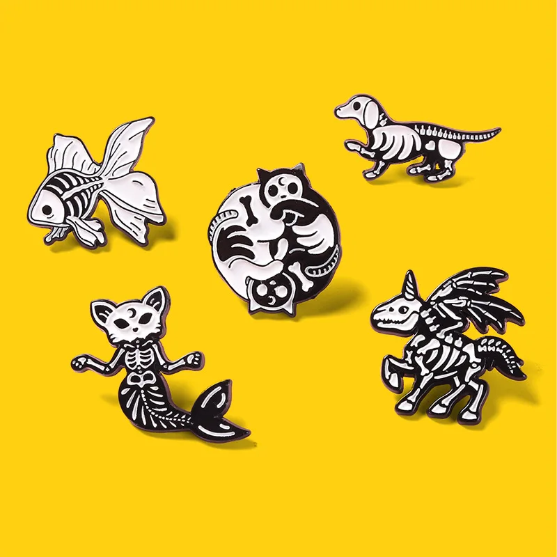 Customized metal badge jewelry brooch creative skull animal bone brooch kitten small fish alloy badge baked paint backpack