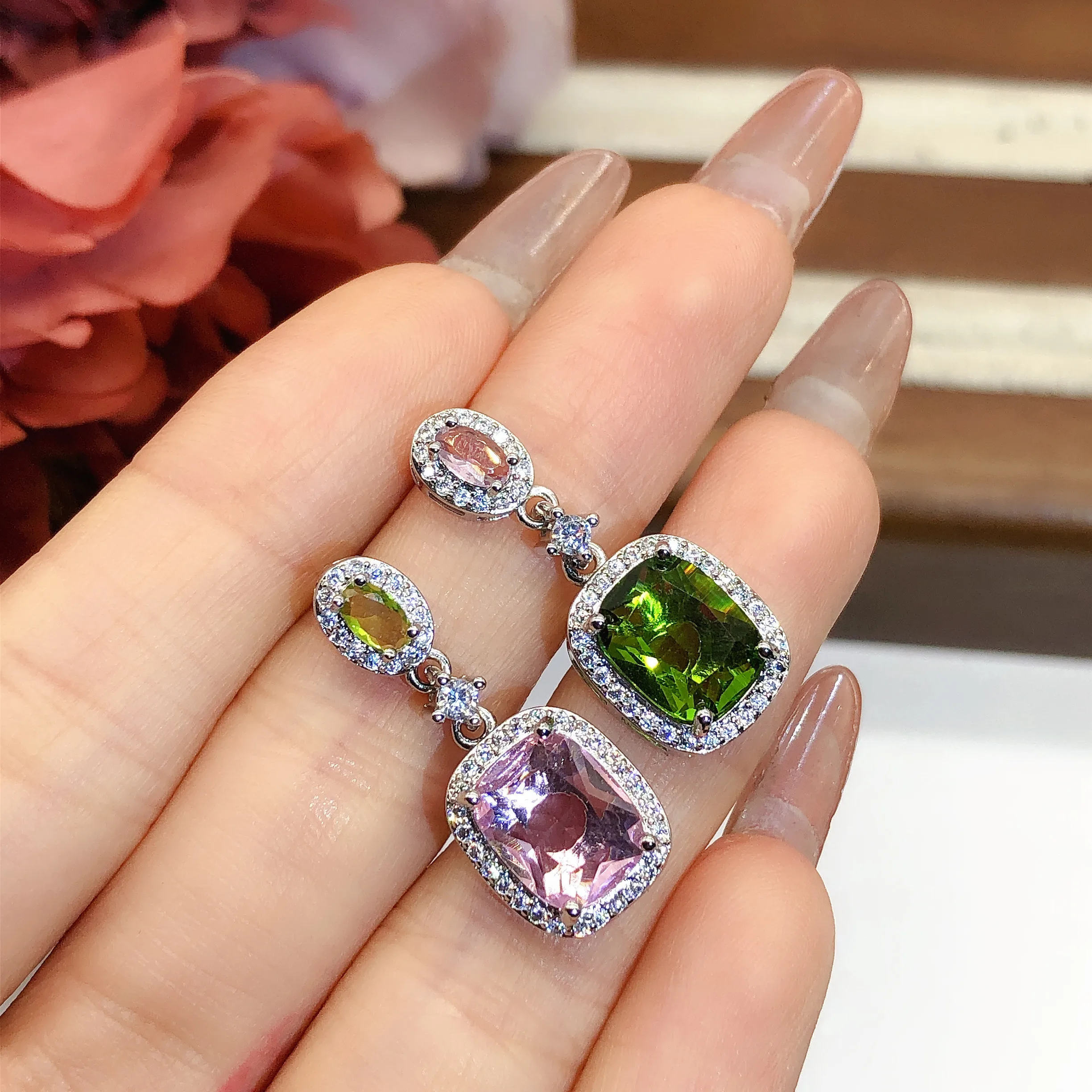 brincos-femininos-de-luxo-com-design-minimalista-e-sofisticado-estilo-retro-hong-kong-com-diamante-rosa-e-zirconia-verde-ab