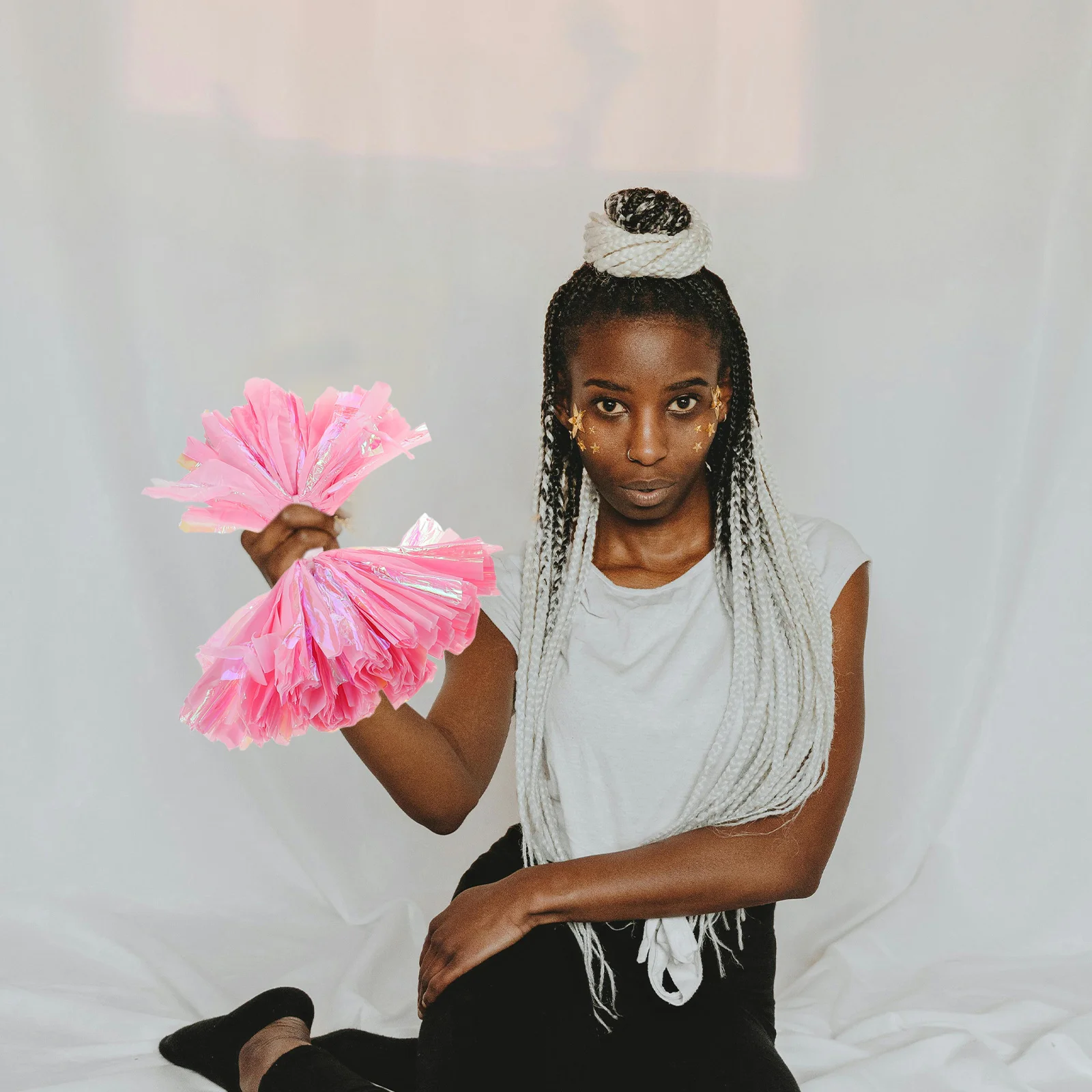 

2Pcs Cheerleading Pom Poms with Flower Handles for Dance Competition Sports Team Lightweight Easy Grip Handle