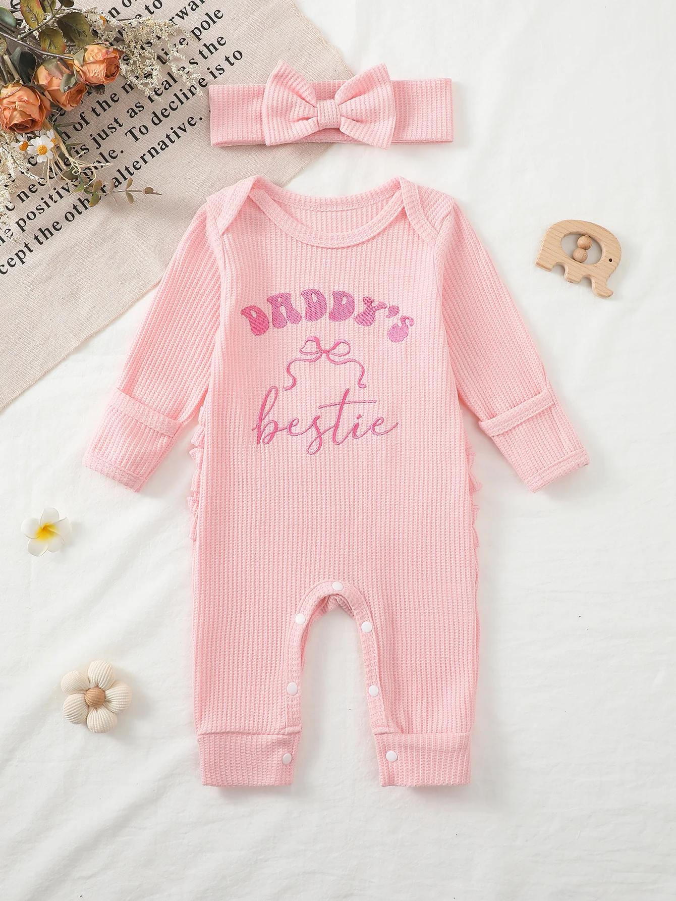 Langarm-Strampler für Babys, Mädchen, mit Holzmaserung, Spitze, Buchstaben-Stickerei und Kopfbedeckung, passendes Set