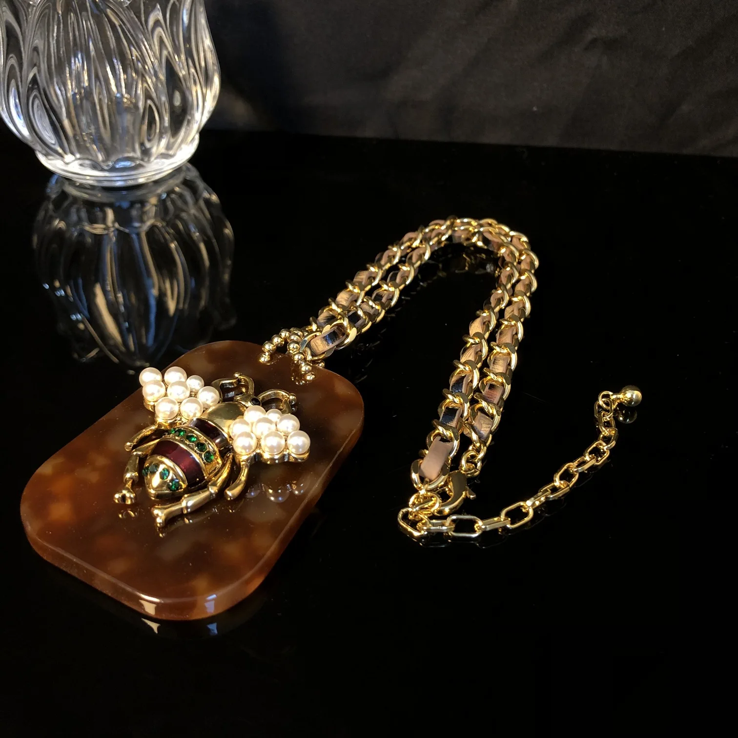 

Винтажное ожерелье с подвеской в виде насекомых, эмалированная глазурь, инкрустированный жемчугом, универсальный аксессуар для ожерелья