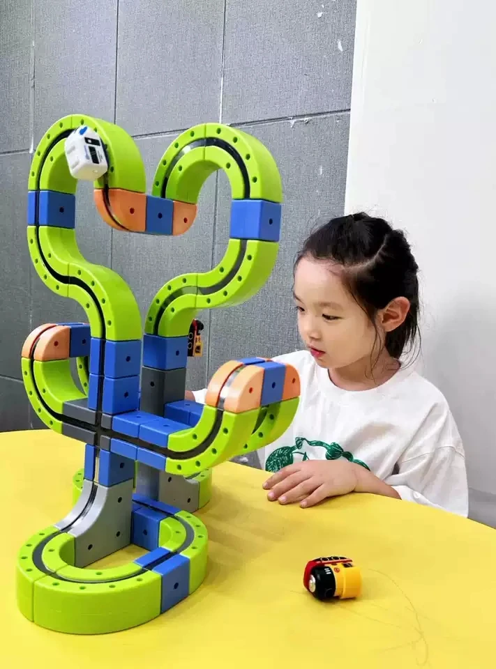 Coche magnético STEM Racing Car Rail Track Set 2025 - Tren motorizado Montessori y laberinto por gravedad, juguete, regalo educativo para niños