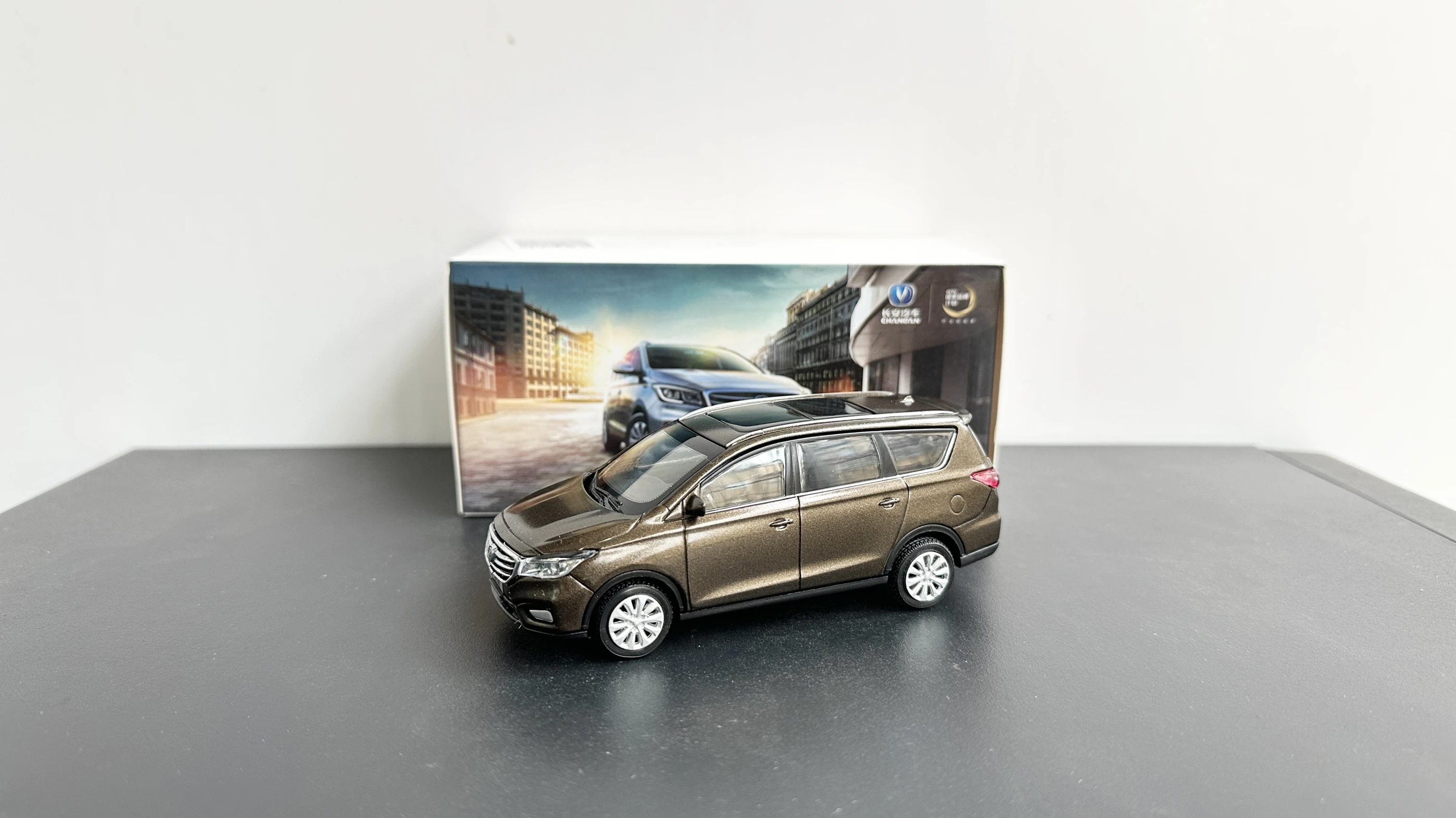 1:43 Original Changan, nuevo Benben, Lingxuan CX70 Yuexiang V7 molde de coche modelo de simulación de plástico con retroceso