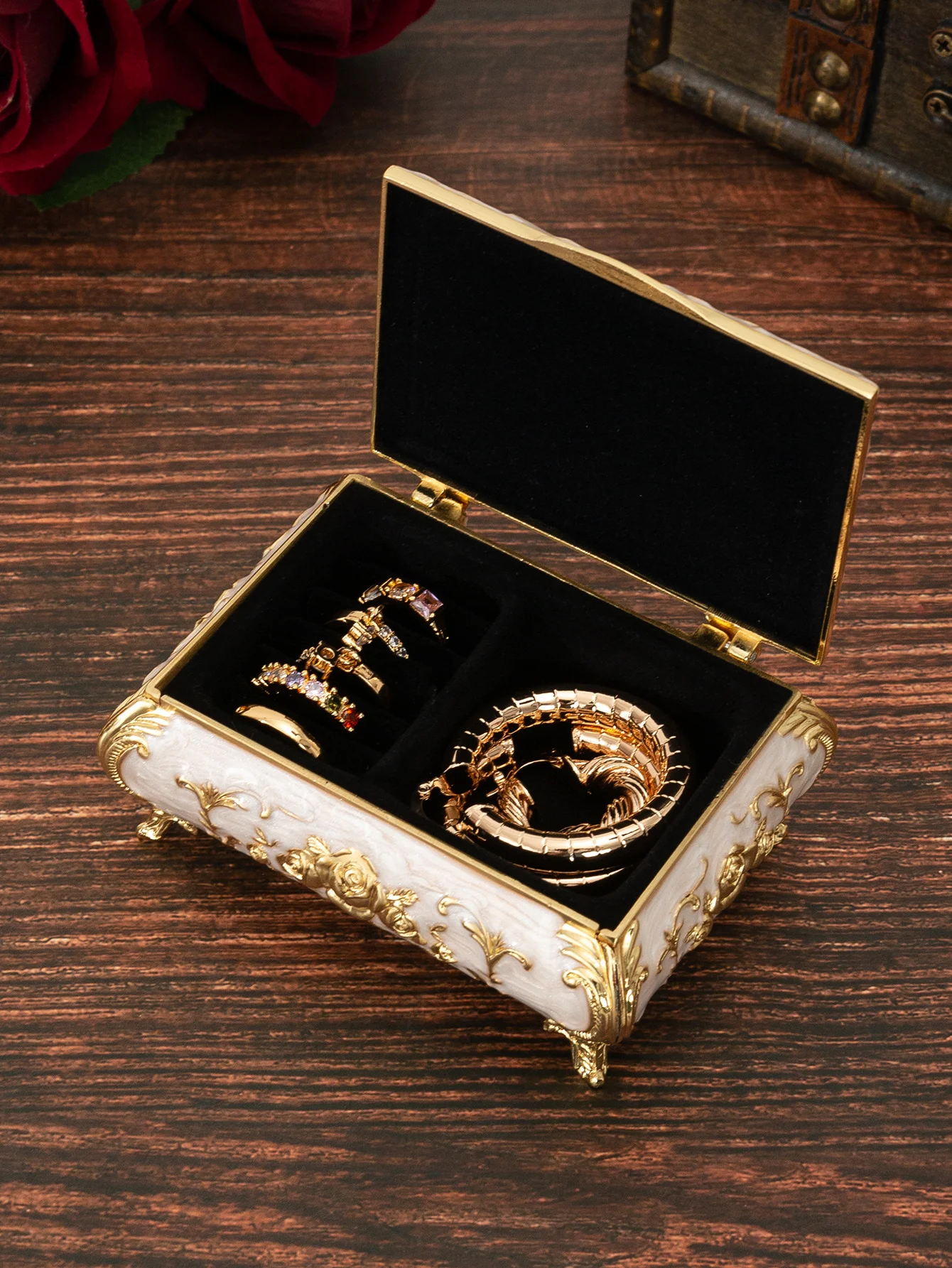 European rose jewelry box light luxury creative jewelry box wedding high-end decoration Valentine\'s Day ring necklace storage bo