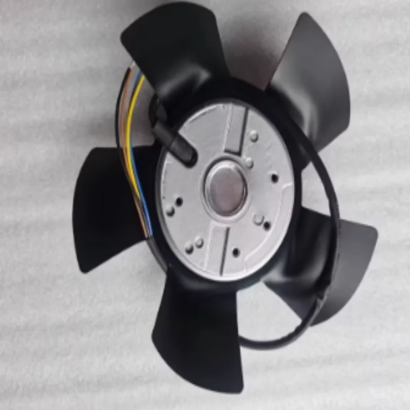 

Промышленный осевой вентилятор A2E200-AF02-01/02/22/51: Высокоэффективный, быстрое отведение тепла для контрольных шкафов