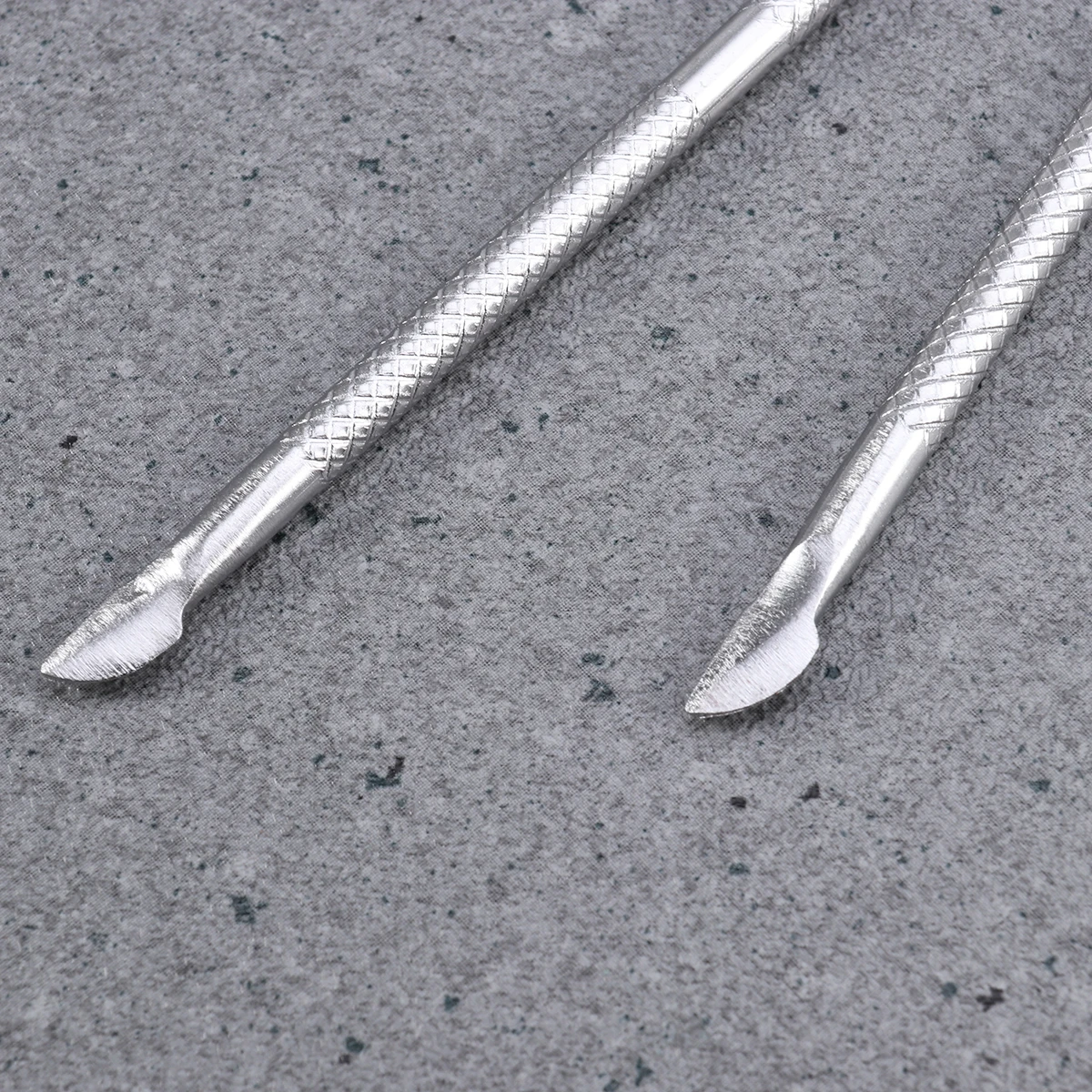

2Pcs Dead Pusher Curved-end Cuticle Spoon Nail Manicure Tool Nail Cuticle Pusher for Professional Home Care Stainless Steel