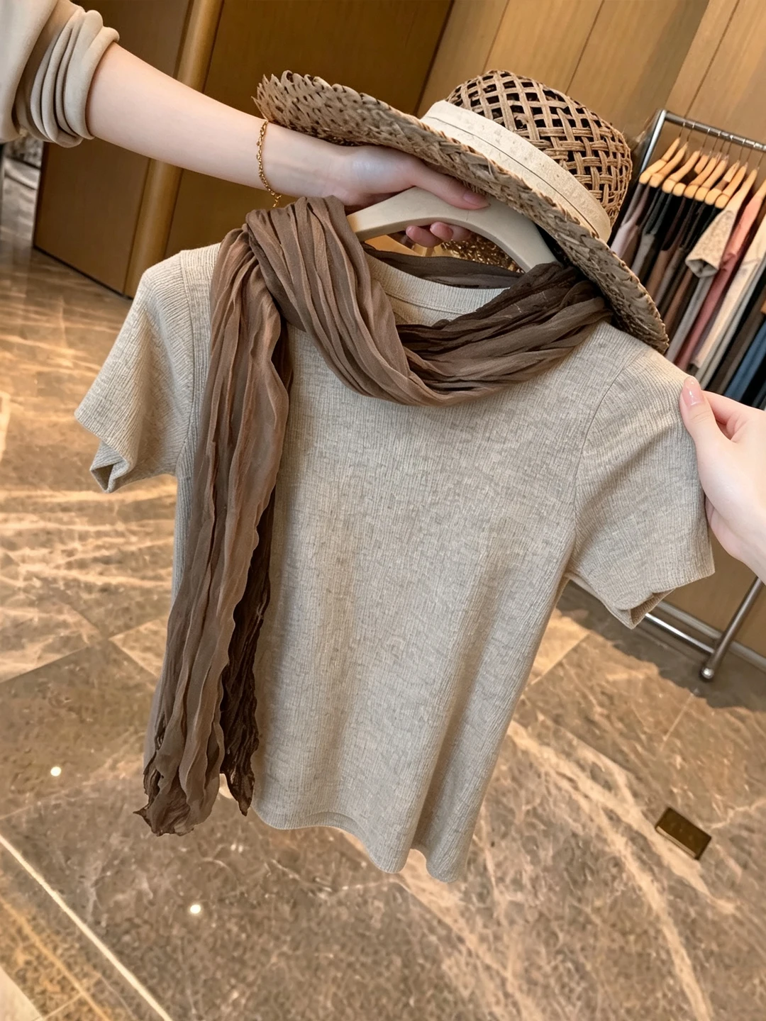 High-End Women's Knitted Short-Sleeve T-Shirt with Scarf Early Autumn Fashion Retro Money Style Casual Comfortable Polyester