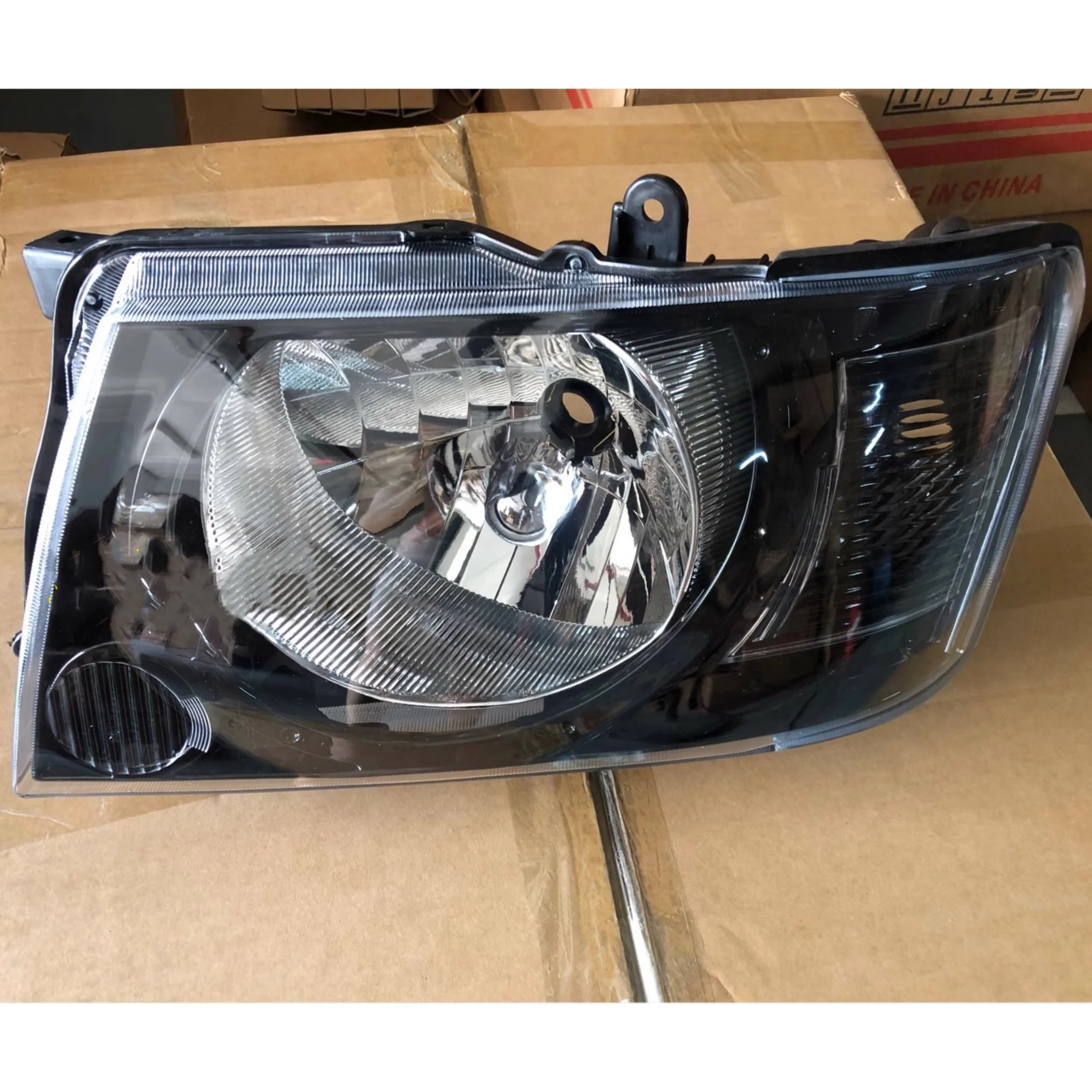 1 pair Headlights for Nissan Patrol Y61 2004-2006 Headlamp Integrated headlight Car Accessories