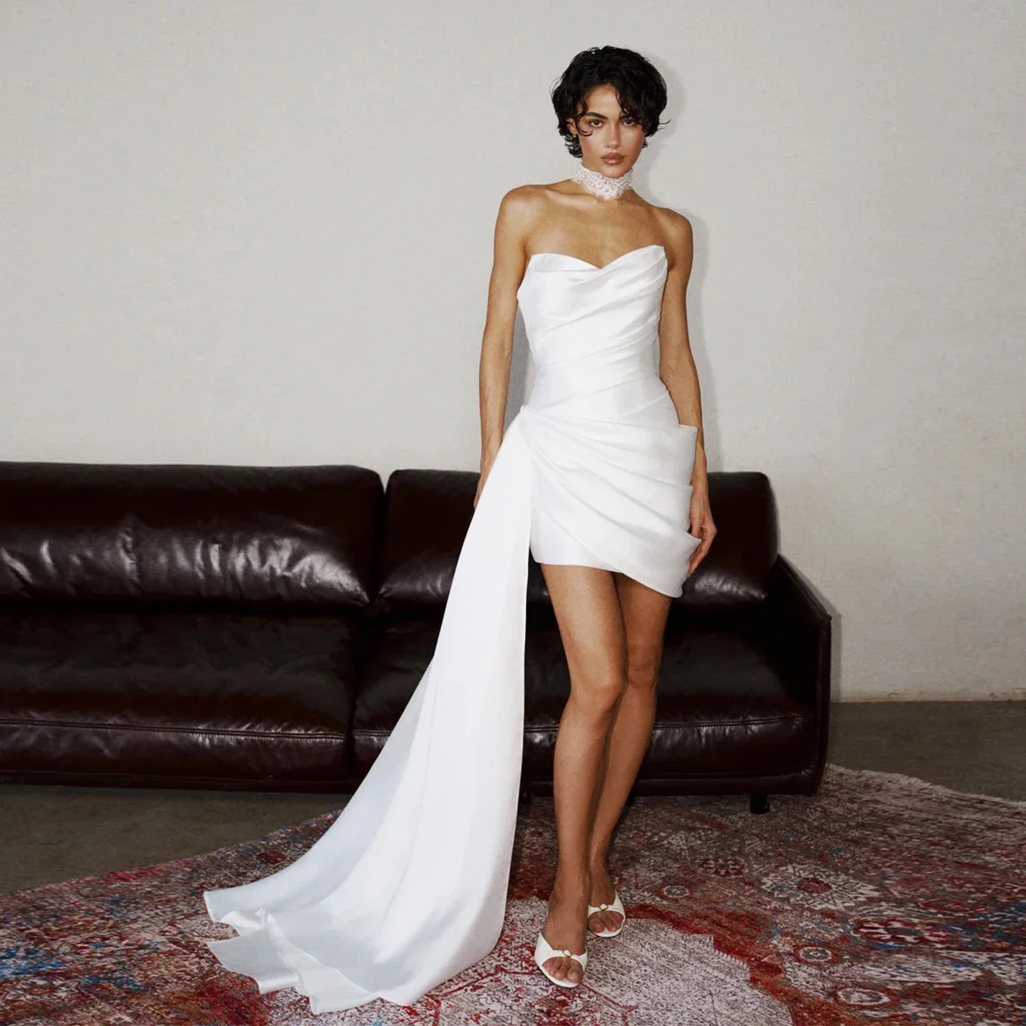 

Strapless Satin Short Wedding Dress With Train Sleeveless Ruched Mini Bridal Gown Sweetheart Neck Elegant Wedding Party Dress