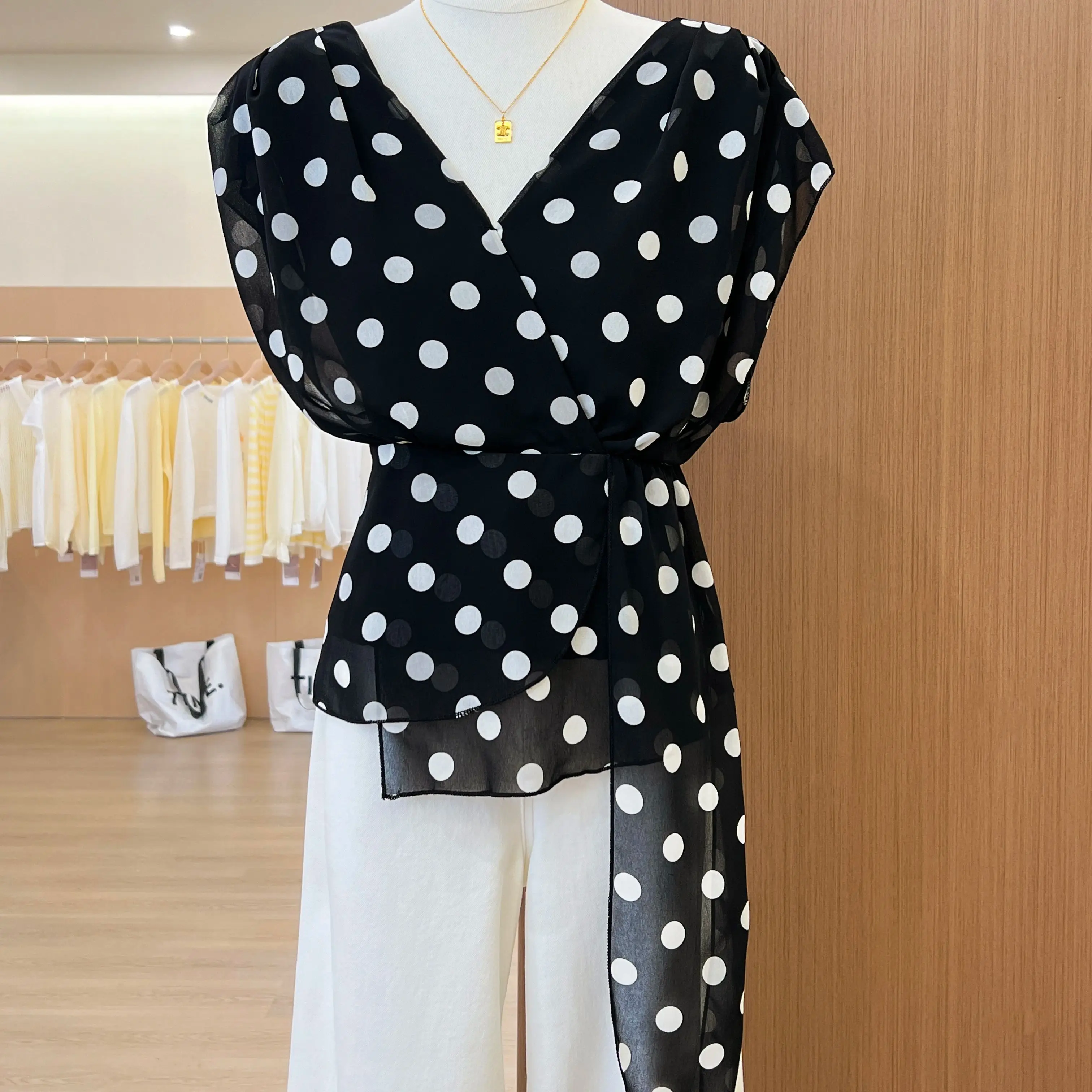 

2026 Summer Black Polka Dot Sleeveless Shirt Women Early New Waist Slim Elegant Chic Blouse Tops