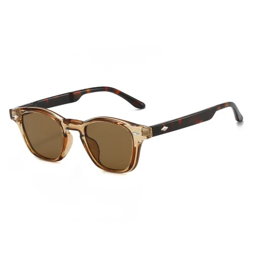 Imagen 2 del producto Gafas de sol redondas pequeñas a la moda para mujer, lentes Retro transparentes de océano, gafas de sol de playa UV400 con remaches para hombre, gafas de sol Punk para vacaciones