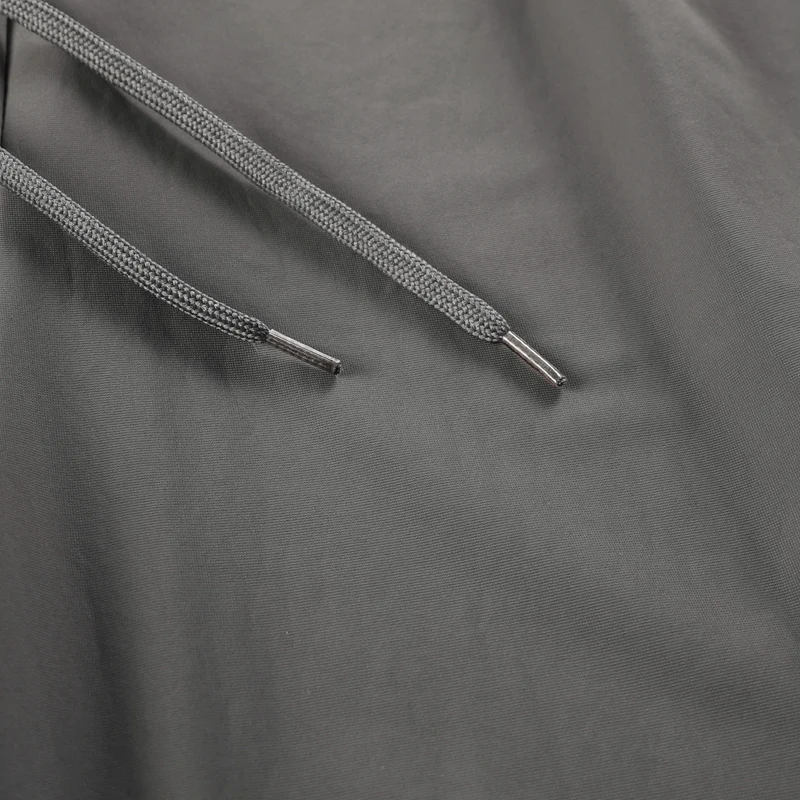 Neue Sommer-Herrenhose aus Eisseide, kühle Hose mit seitlichen Streifen, schwarz-graue, dünne Sporthose, Herren-Fitness-, Bergsteiger- und Wanderhose – Detail 10