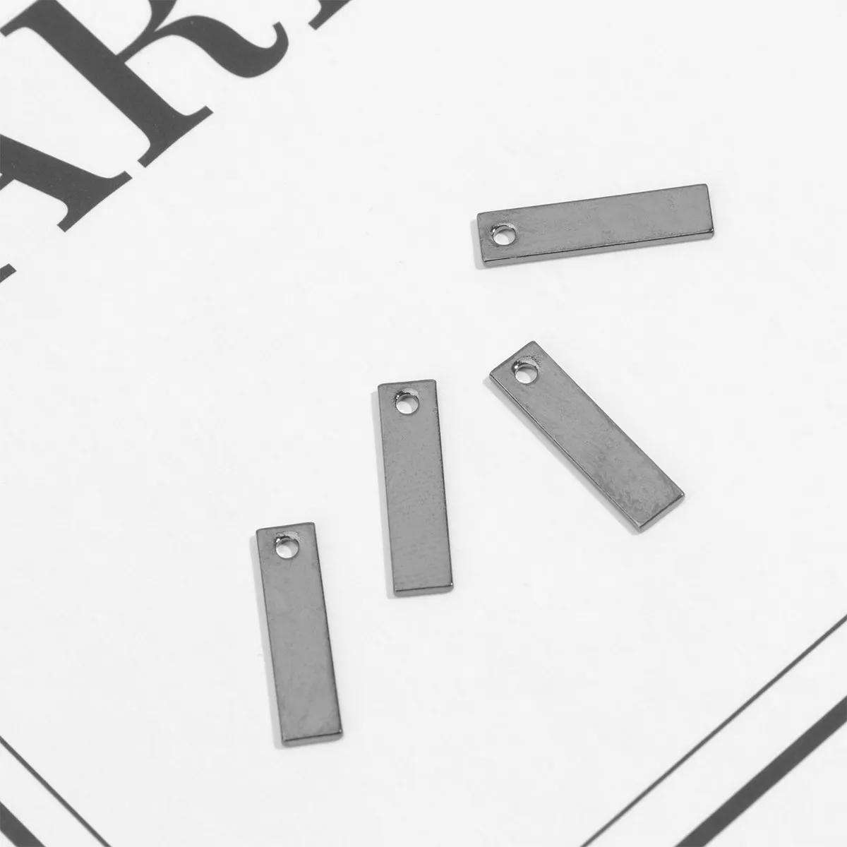 

30Pcs Copper Chip Pendant DIY Necklace Bracelet Dangle Scrapbooking Keychain Unique Shape Design Eyecatching Accessory