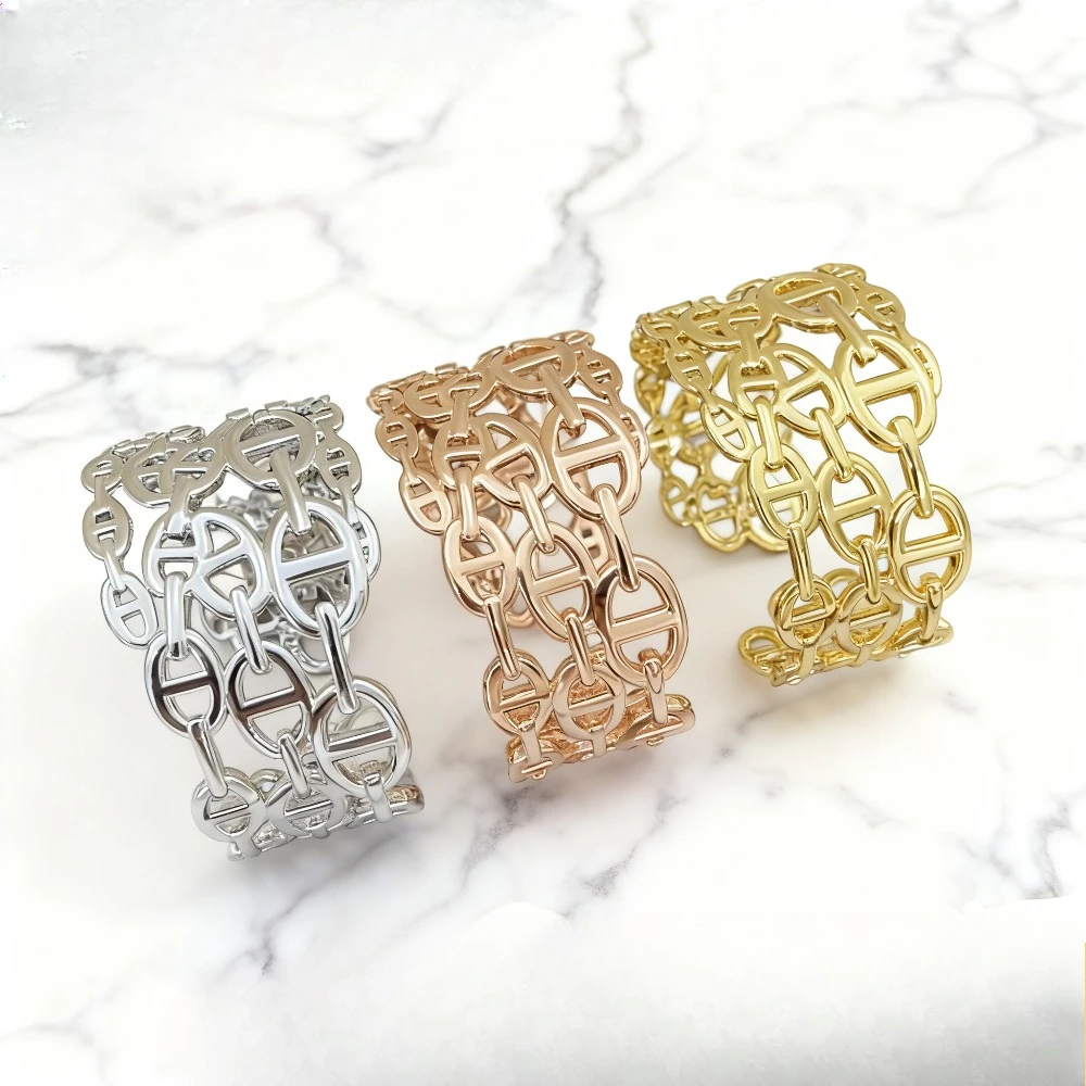 

2025 trendy accessories New Hollow Smooth Letter Bracelet Exquisite Elegant Party Workplace Versatile Jewelry - Holiday Gift