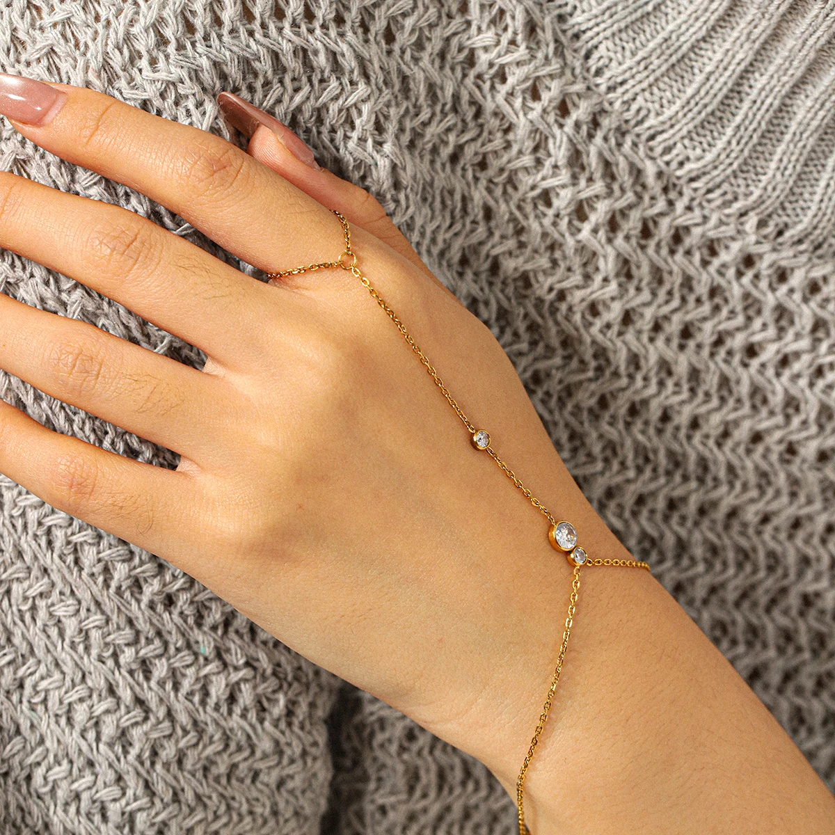 Trendy Stainless Steel Zircon Beads Back of Hand Chain Finger Bracelet Women Chic Sexy Luxury Designer Waterproof Jewelry Gift