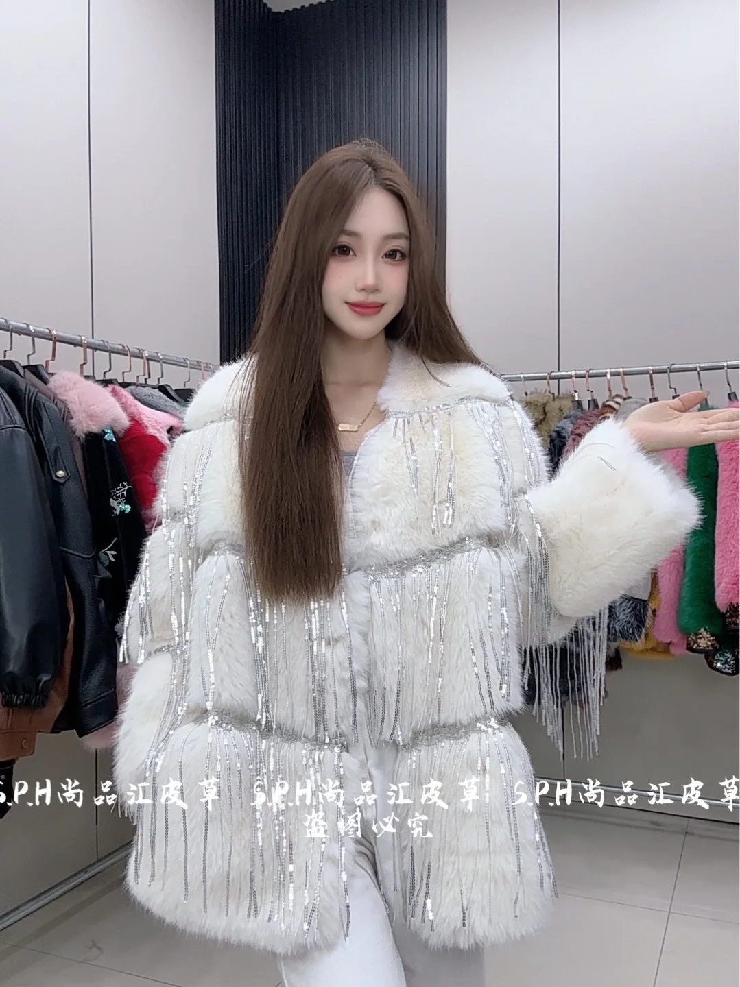 2025 New Winter Women's Fur Fashion Faux Fur Coat with Tassels Short Plush Coat Jacket Pink Faux Fur Coat Fluffy Jacket