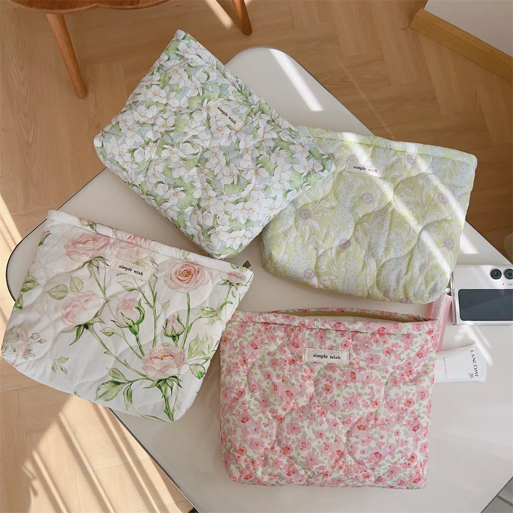 Large Travel Quilted Makeup Bag for Women Floral Cotton Cosmetic Bag Coquette Aesthetic Flower Toiletry Organizer Bag