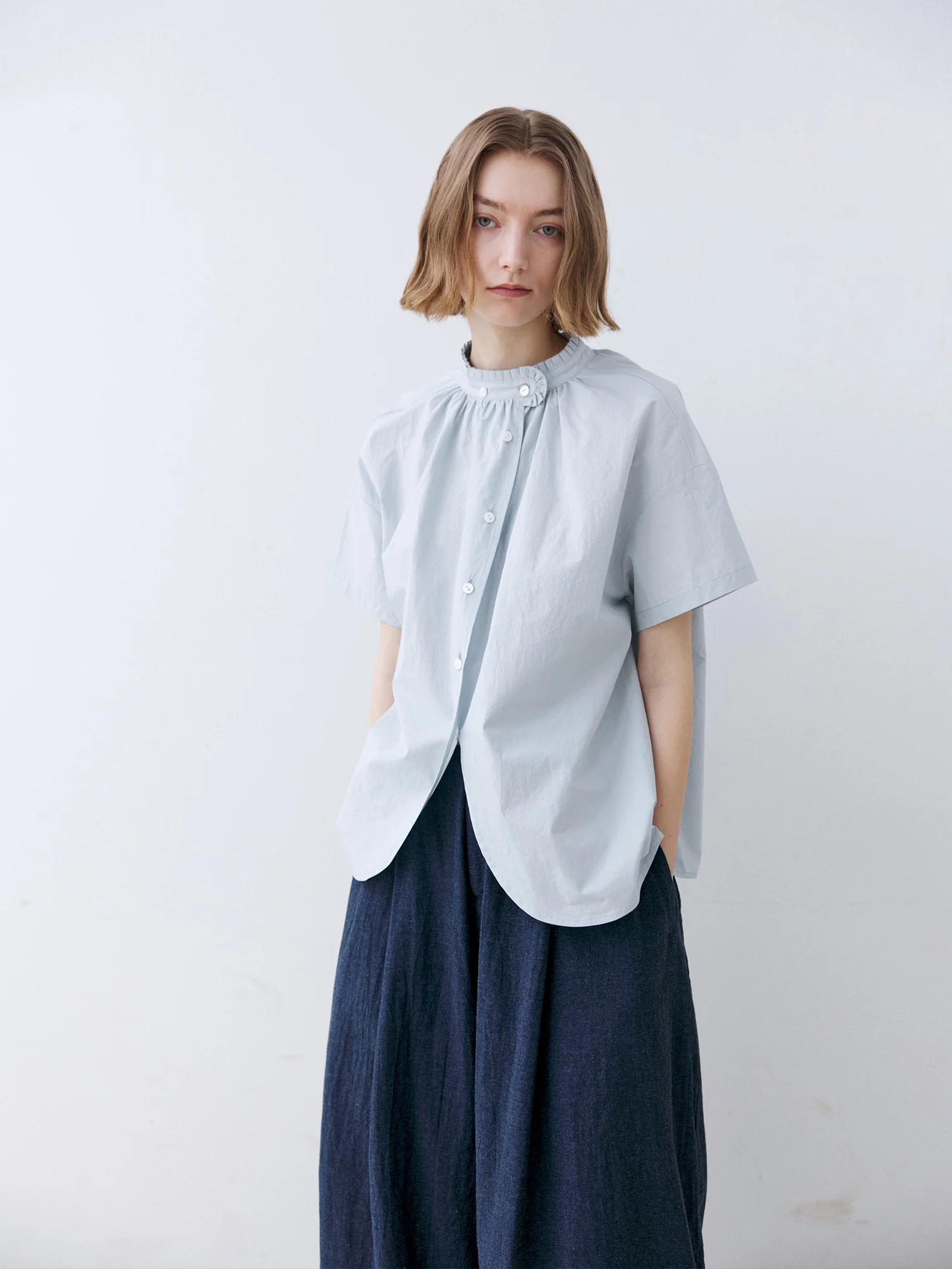 

Высококачественная ткань из длинноволокнистого хлопка 60 класса, очень тонкий вельвет, рубашка на пуговицах с воротником «лотос»