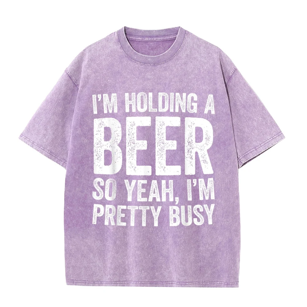 I'm Holding A Beer So Yeah Pretty Busy Shirt Men Women T-Shirt T シャツ Staple Round Neck Tee High Quality 100 Cotton Casual Humor