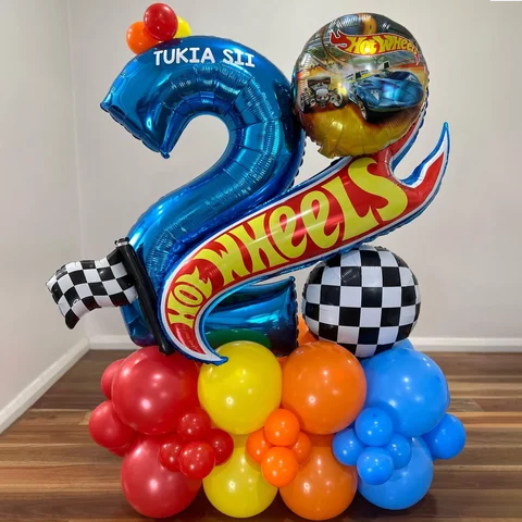 Ensemble de ballons sur le thème Hot Wheels de 43 pièces, comprenant des drapeaux à carreaux, des ballons ronds à carreaux et des ballons en latex adaptés aux oiseaux