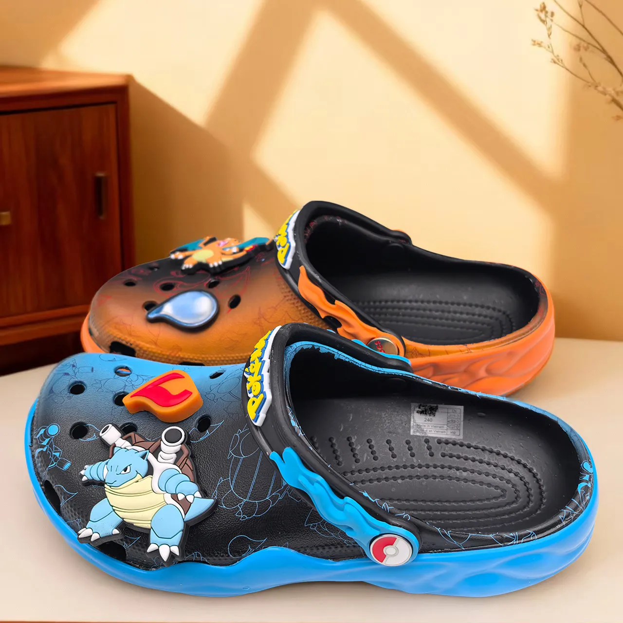 Kawaii Pokemon Cartoon Hausschuhe Charizard Blastoise Clogs Unisex Anime-Print Atmungsaktive Rutschfeste Strandsandalen Lässige Sommerschuhe