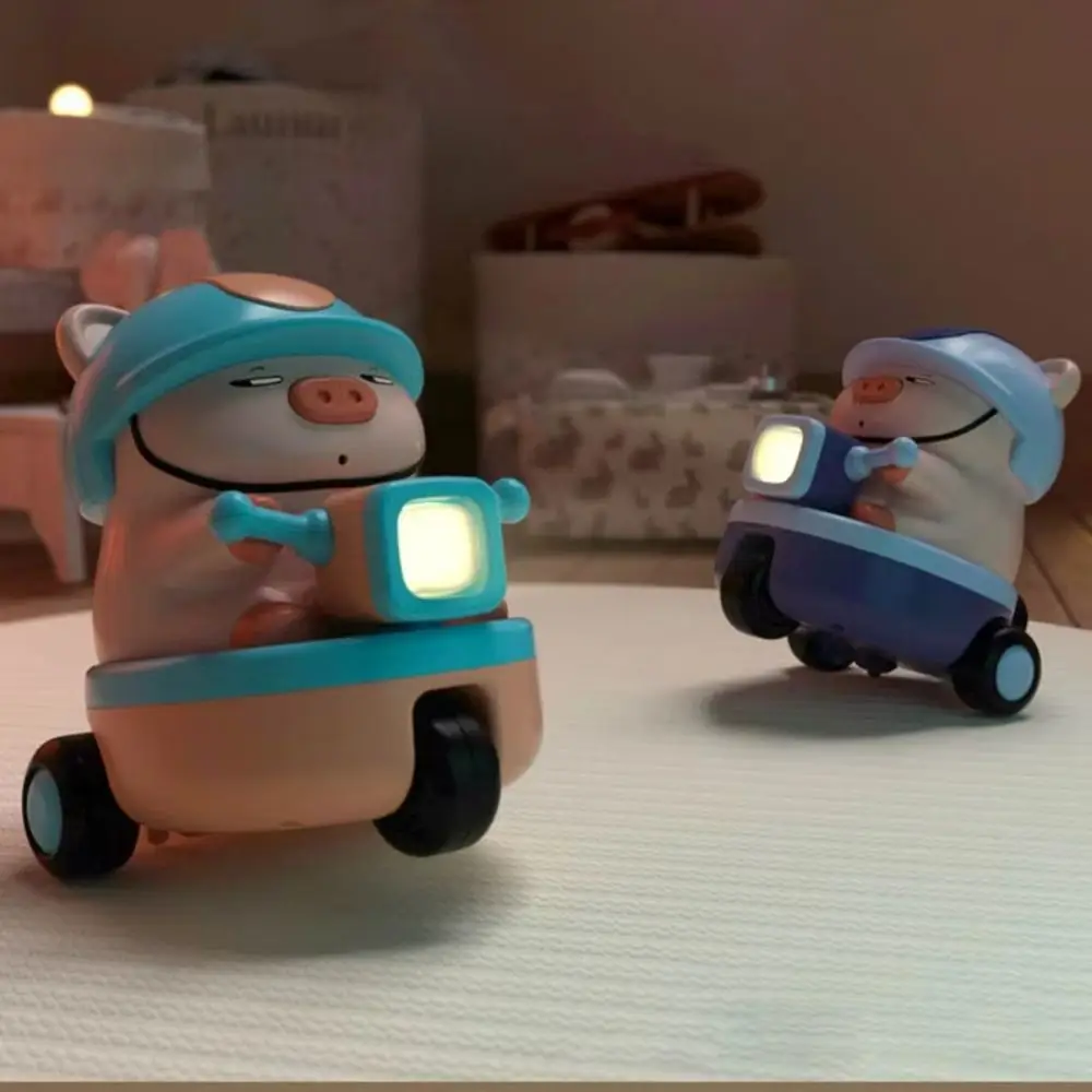 プラスチック製の豚のスタント三輪車のおもちゃ、インタラクティブな回転する動物の豚の電動車のおもちゃ、クラフトデコレーションコレクション