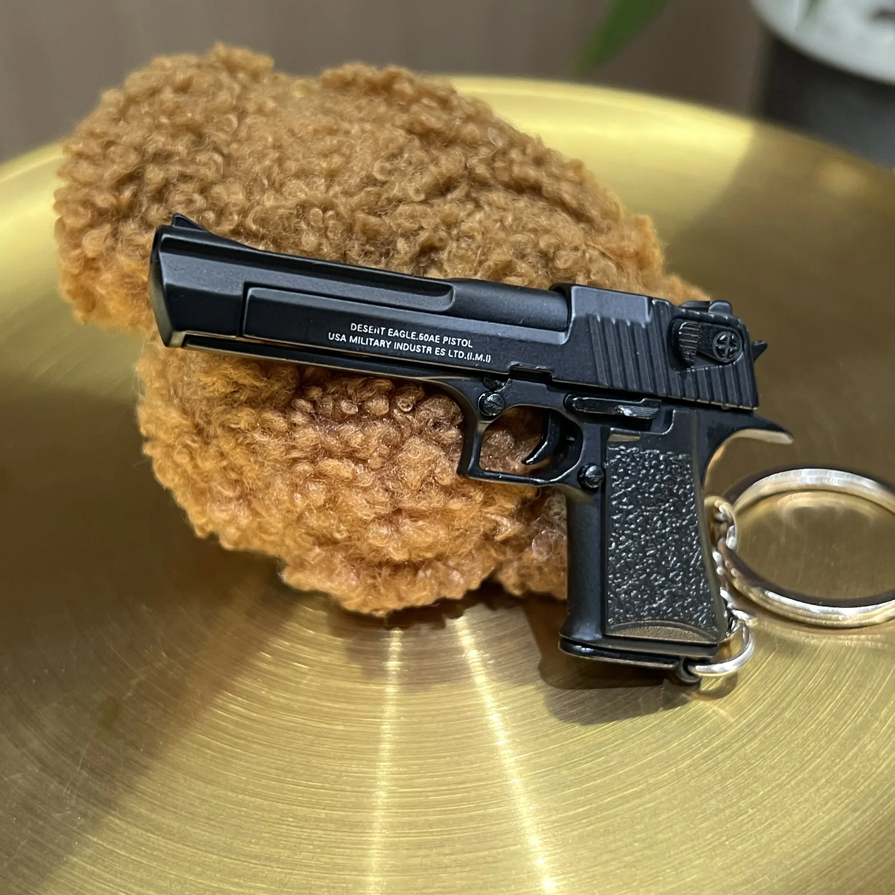 Abnehmbare Legierung 1:4 Verhältnis Desert Eagle Pistole Schlüsselanhänger Mini Spielzeugpistole Waffe Modell Junge Rucksack Anhänger Geburtstagsgeschenk